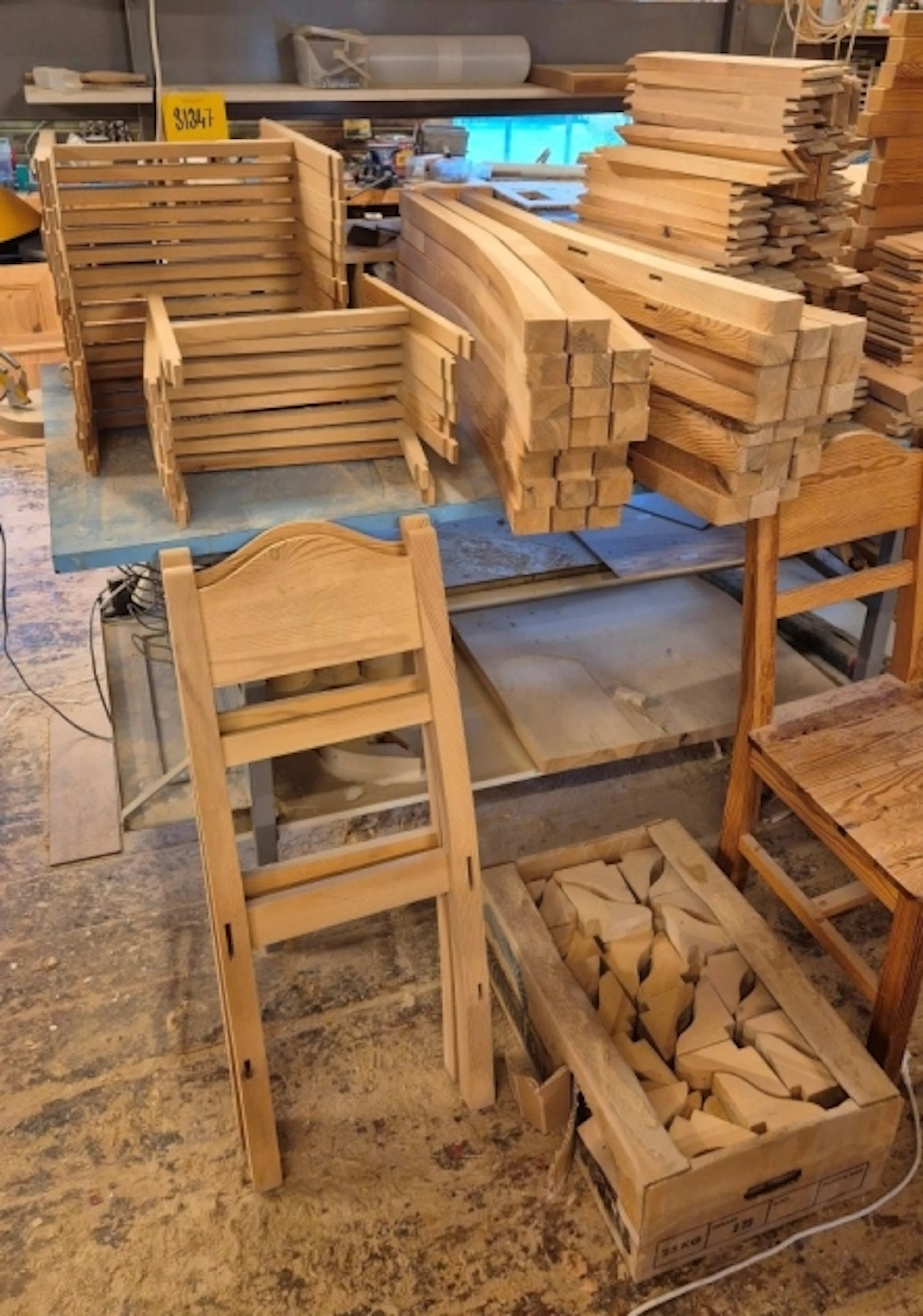 HALVFABRIKAT STOLAR CA 19ST