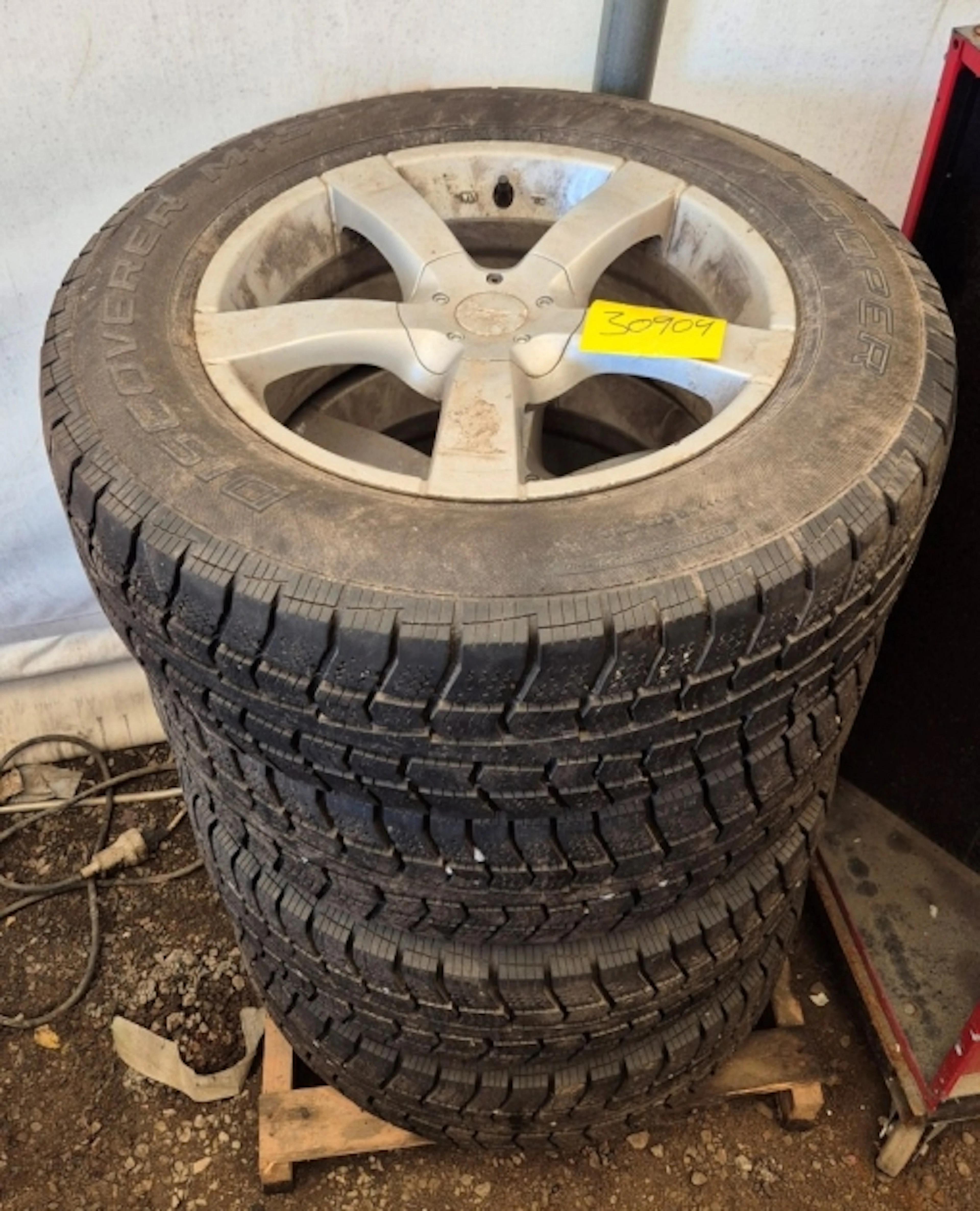 4ST ALUMINIUMFÄLGAR MED DÄCK