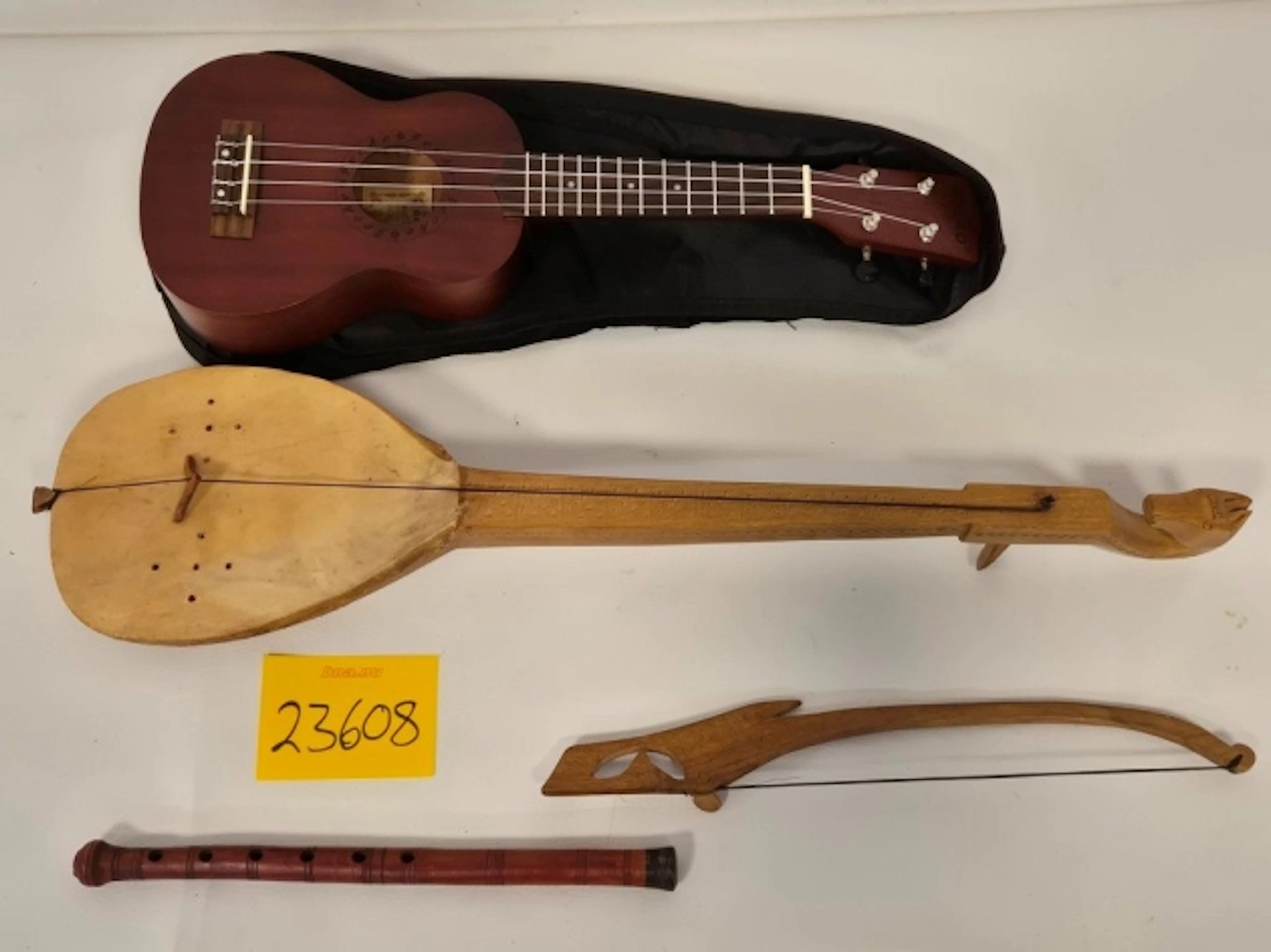 DIVERSE INSTRUMENT UKELELE M.M.