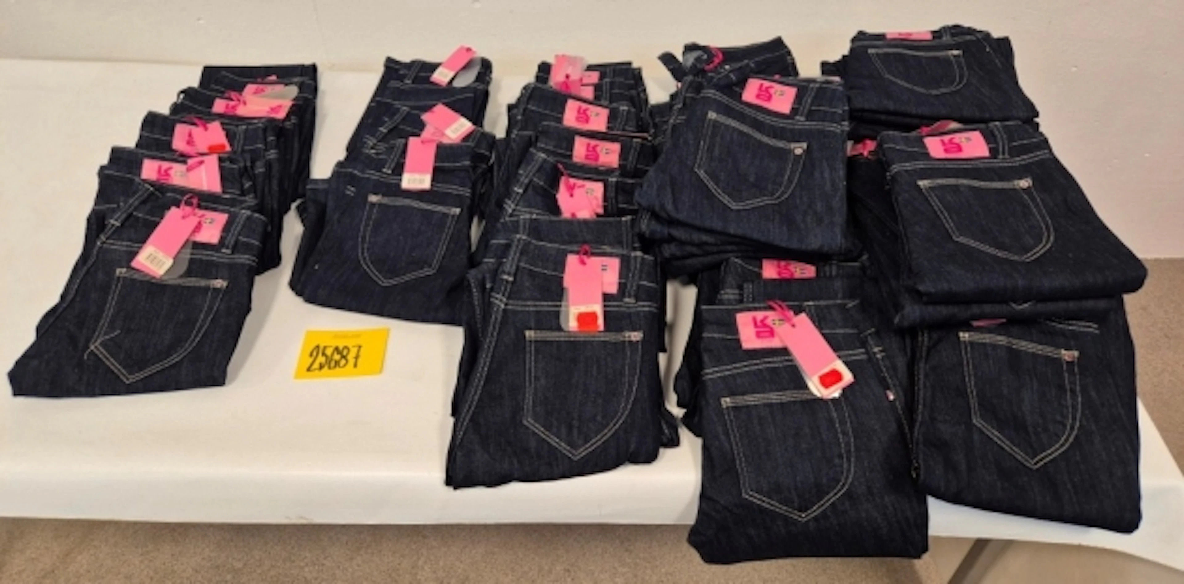 PARTI MED JEANS
