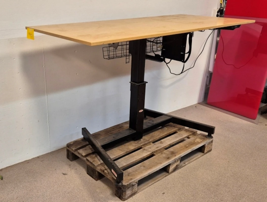 HÖJ-/SÄNKBART SKRIVBORD ELEKTRISKT