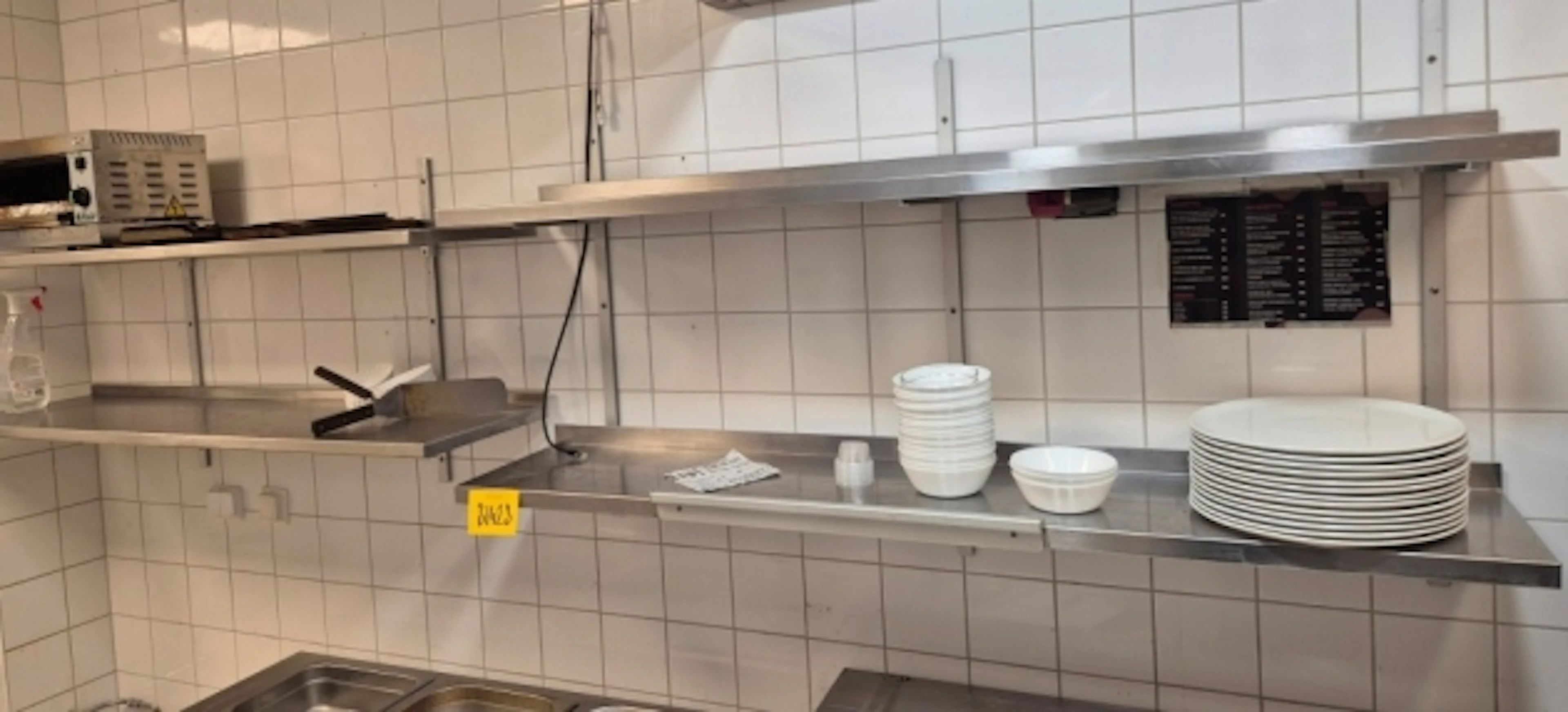 VÄGGHYLLOR MED ROSTFRIA HYLLPLAN