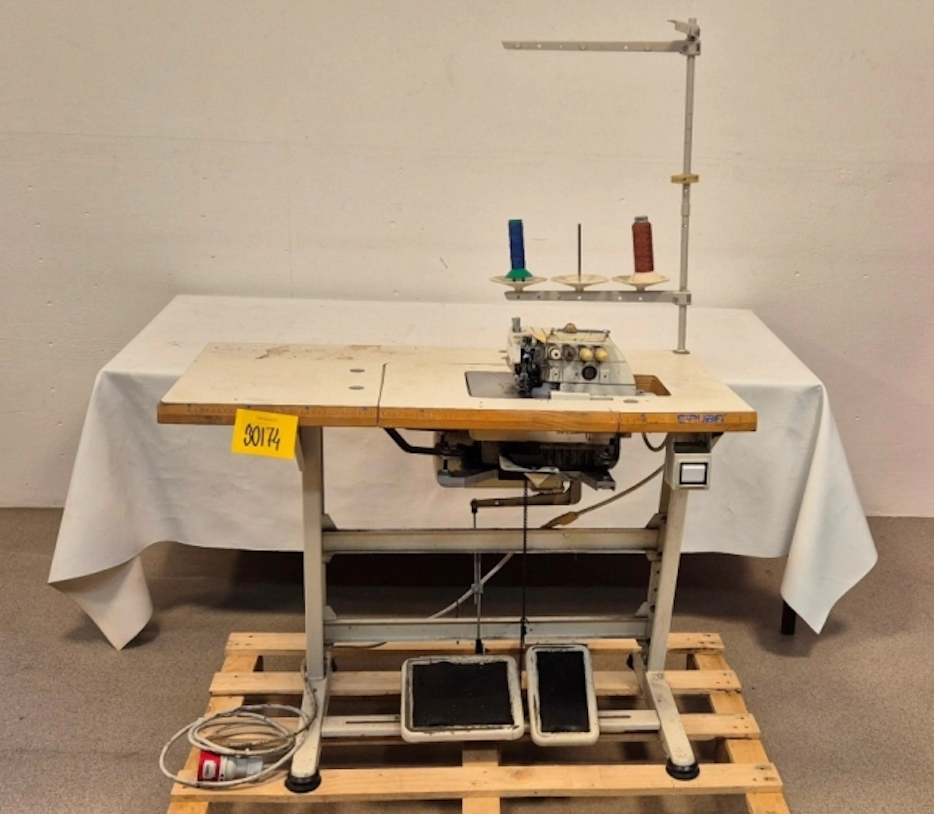 SYMASKIN OVERLOCK SIRUBA 757