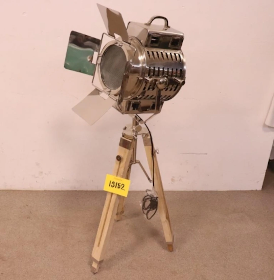 GOLVLAMPA RETRO SCENBELYSNING