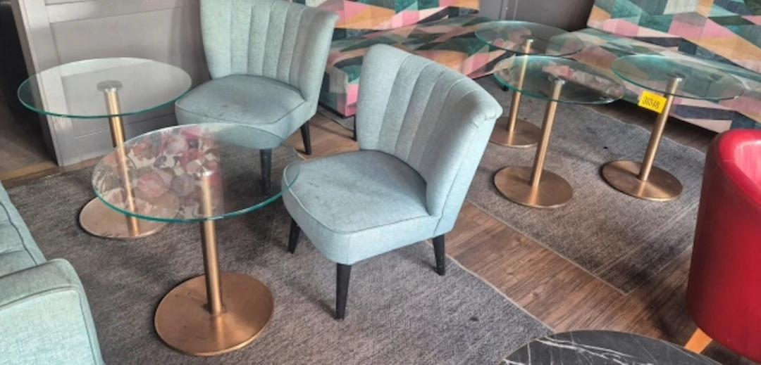 5ST SIDOBORD MED GLASSKIVA