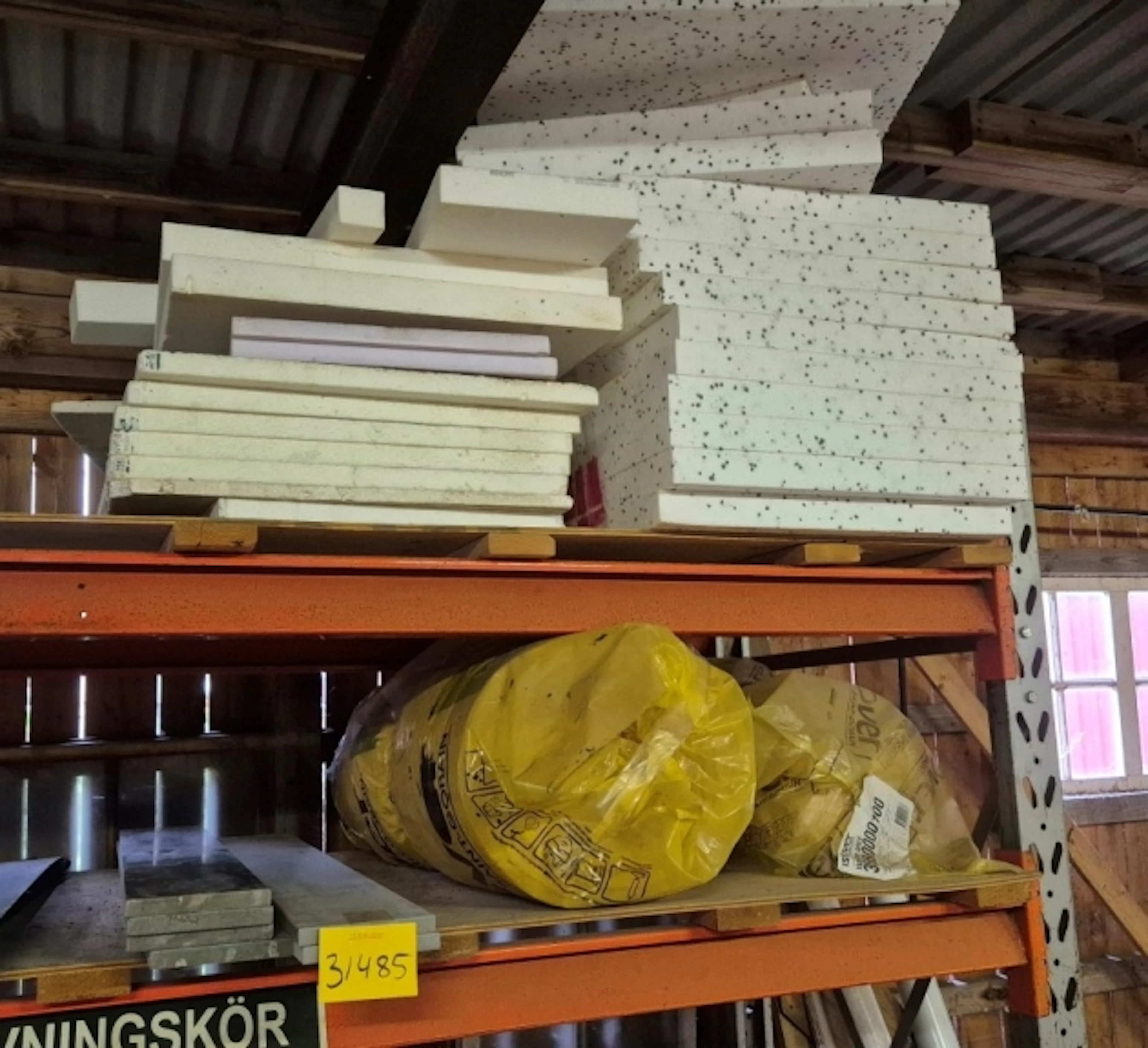 FÖNSTERBRÄDOR + ISOLERING