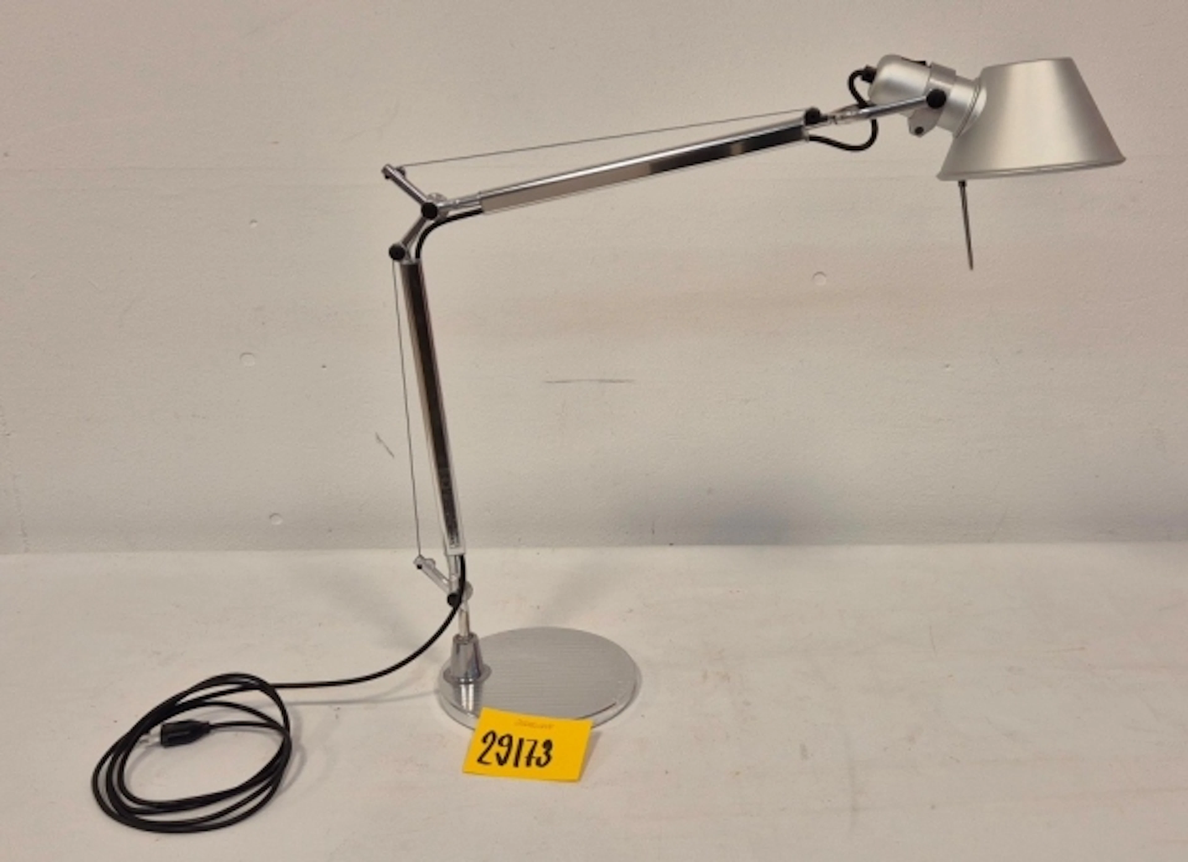 SKRIVBORDSLAMPA ARTEMIDE