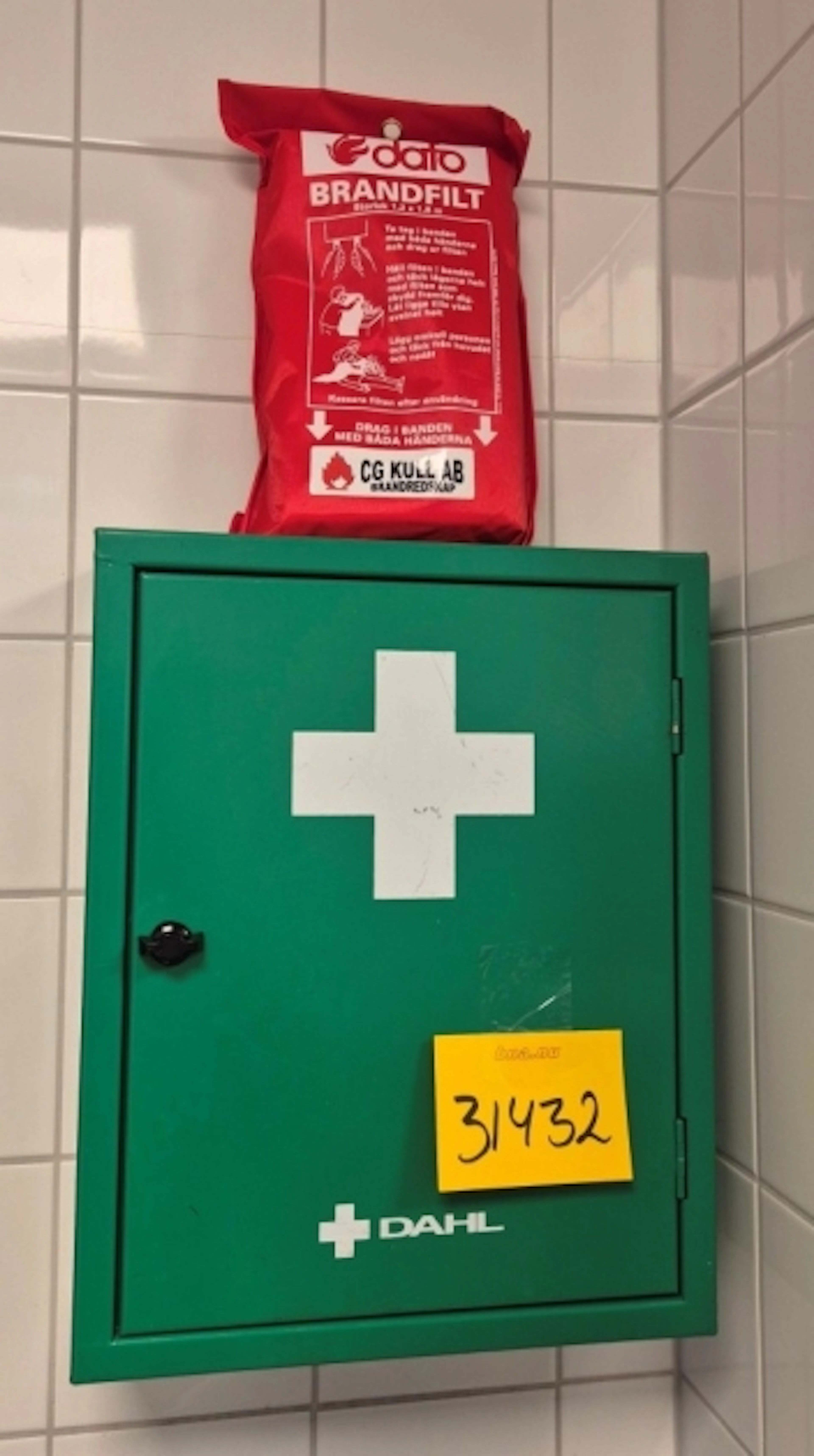 1:A HJÄLPENTAVLA + BRANDFILT