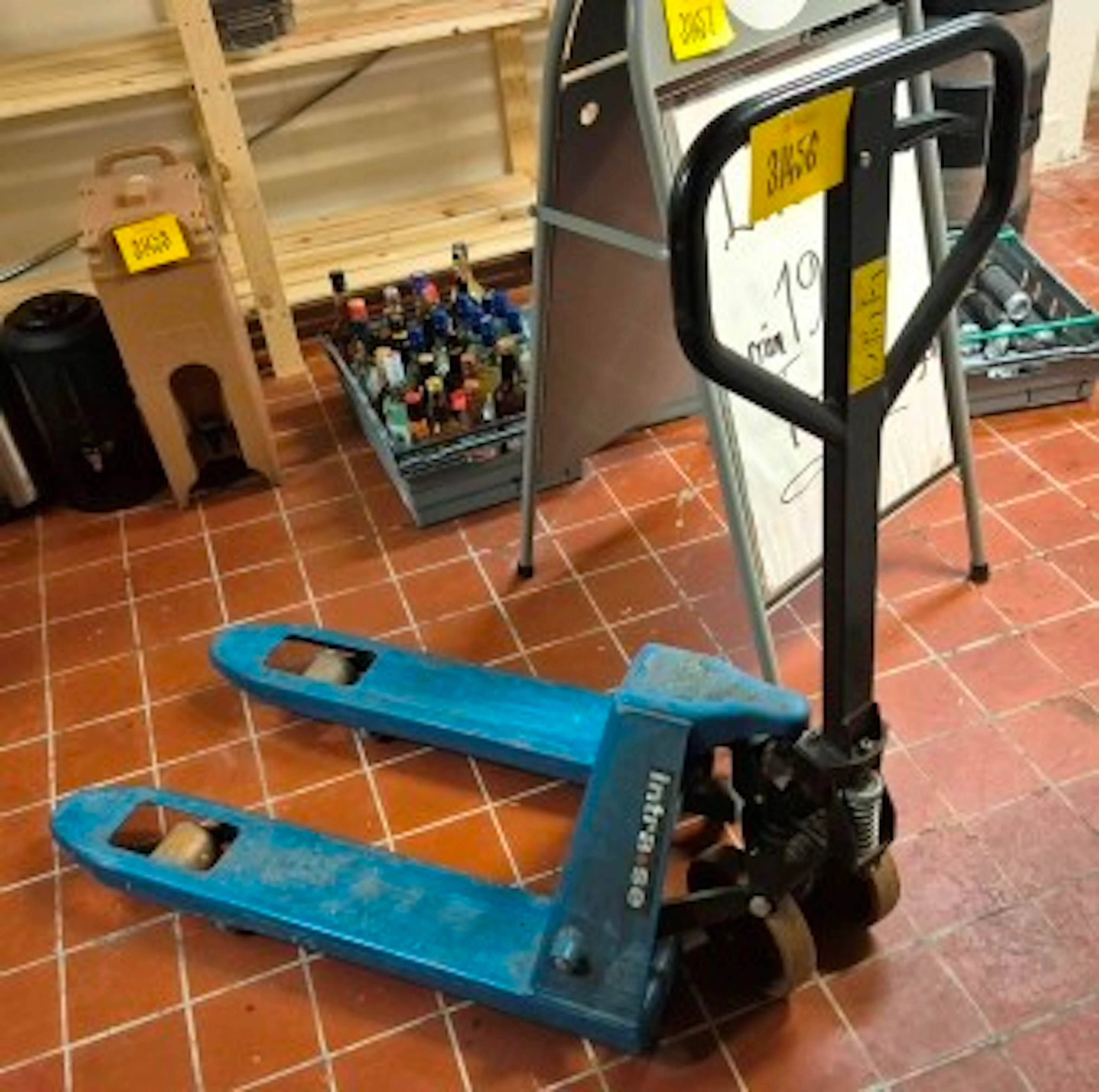PALLTRUCK INTRA MED KORTA GAFFLAR