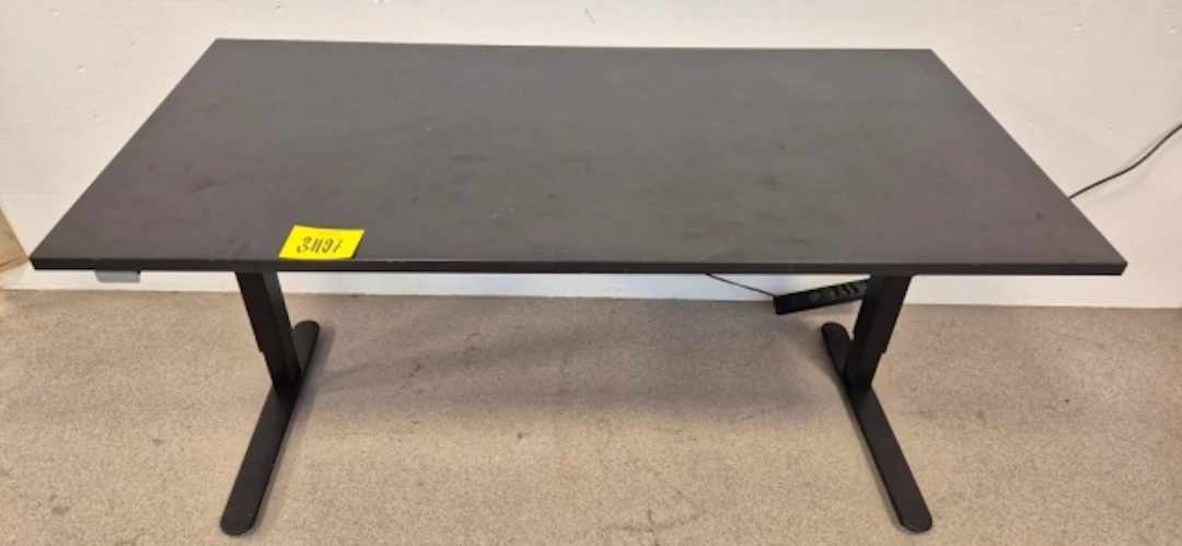 ELEKTRISKT HÖJ-/SÄNKBART SKRIVBORD