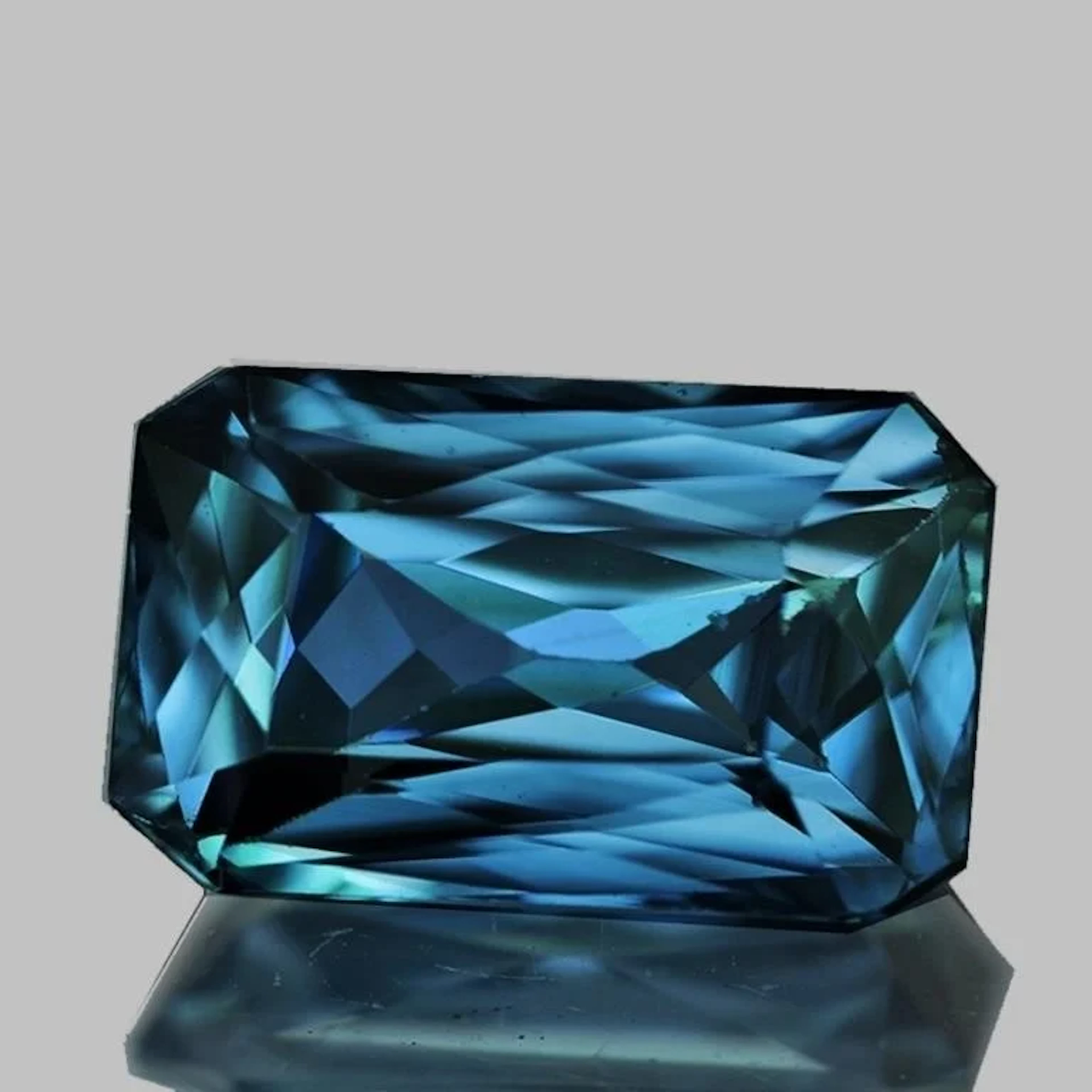 Natural cambodian Intense Blue Zircon {Flawless-VV