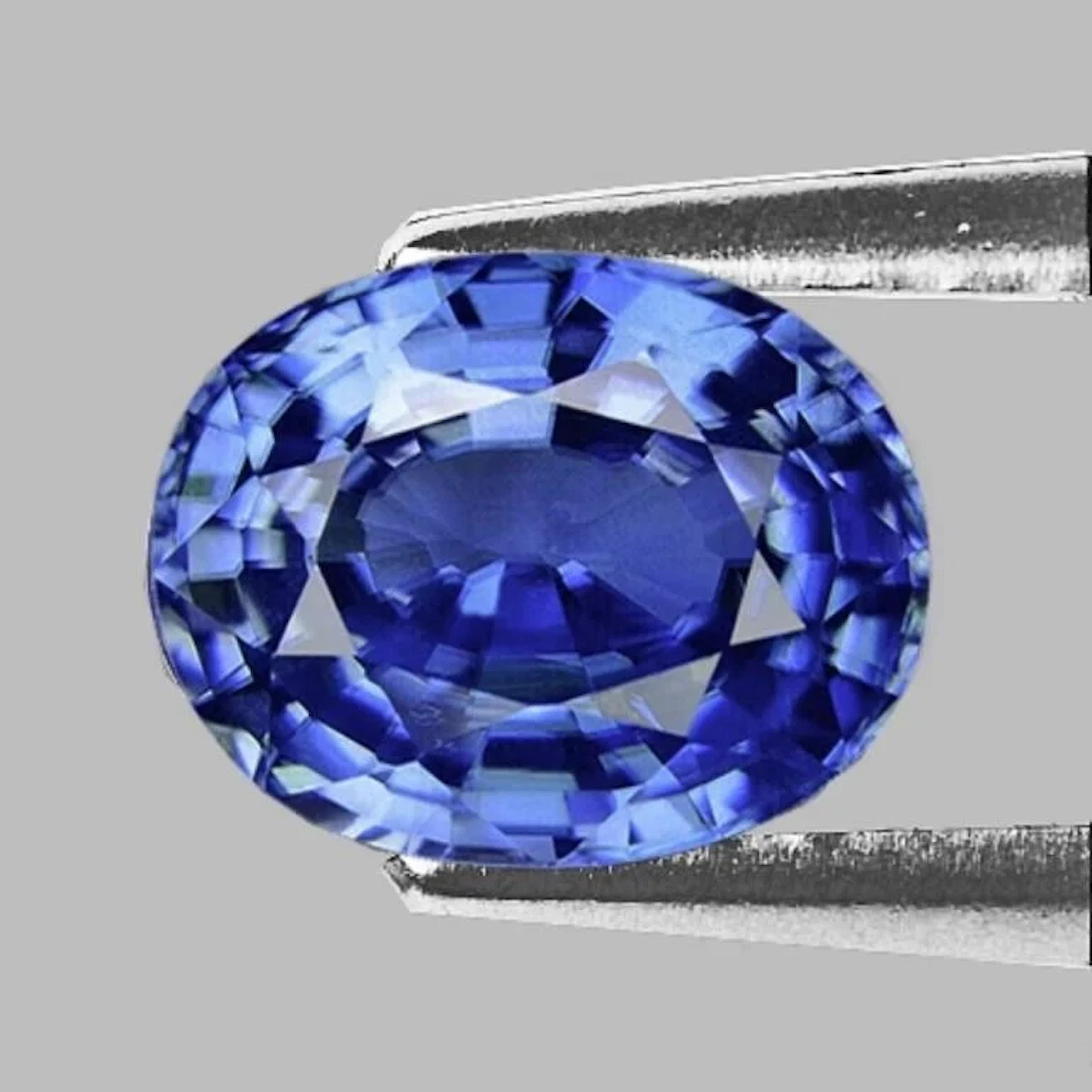 Natural Ceylon Blue Sapphire {Flawless-VVS}