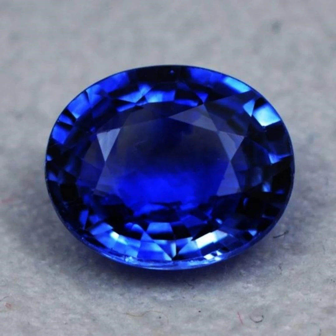Natural Oval Royal Blue Sapphire [VVS]