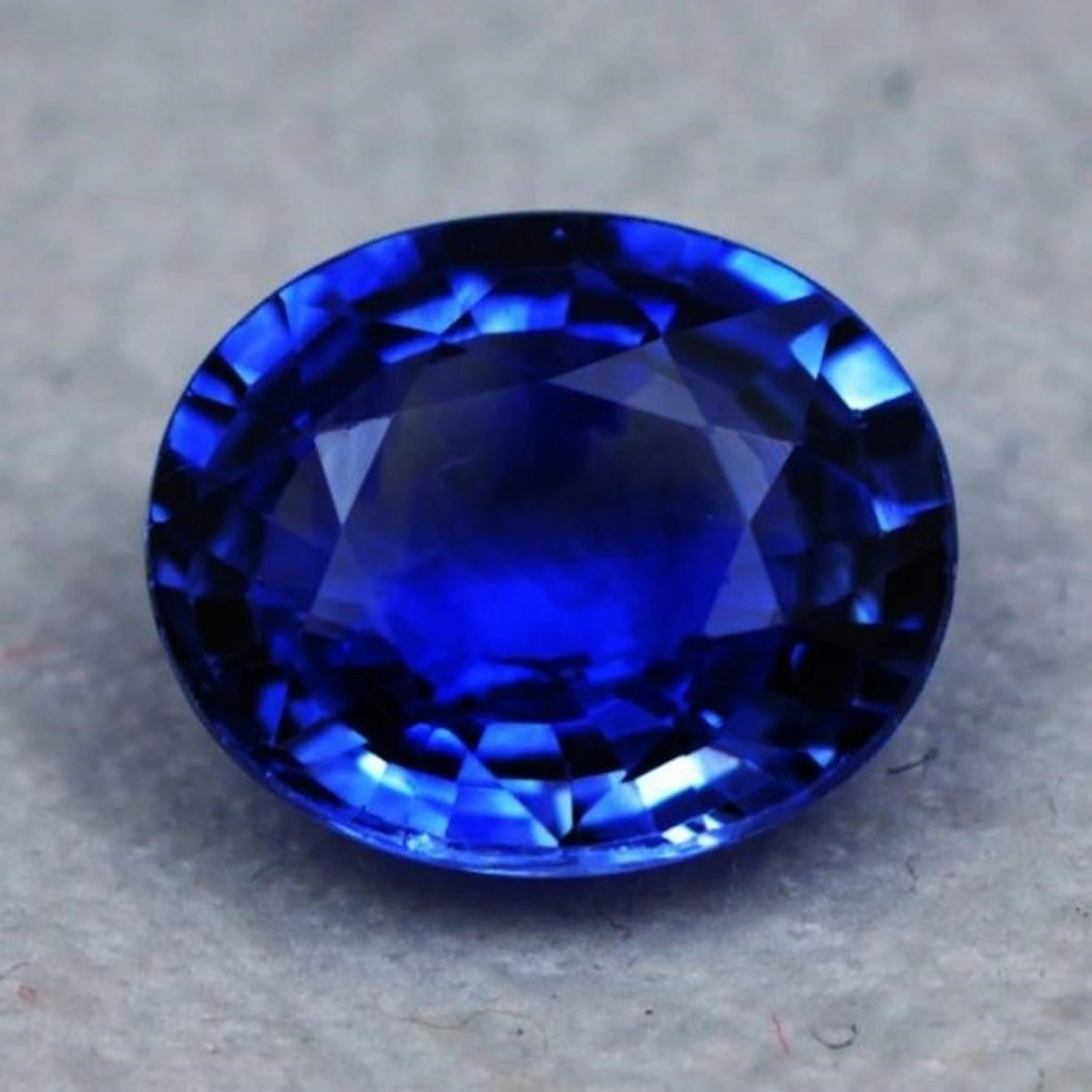 Natural Oval Royal Blue Sapphire [VVS]