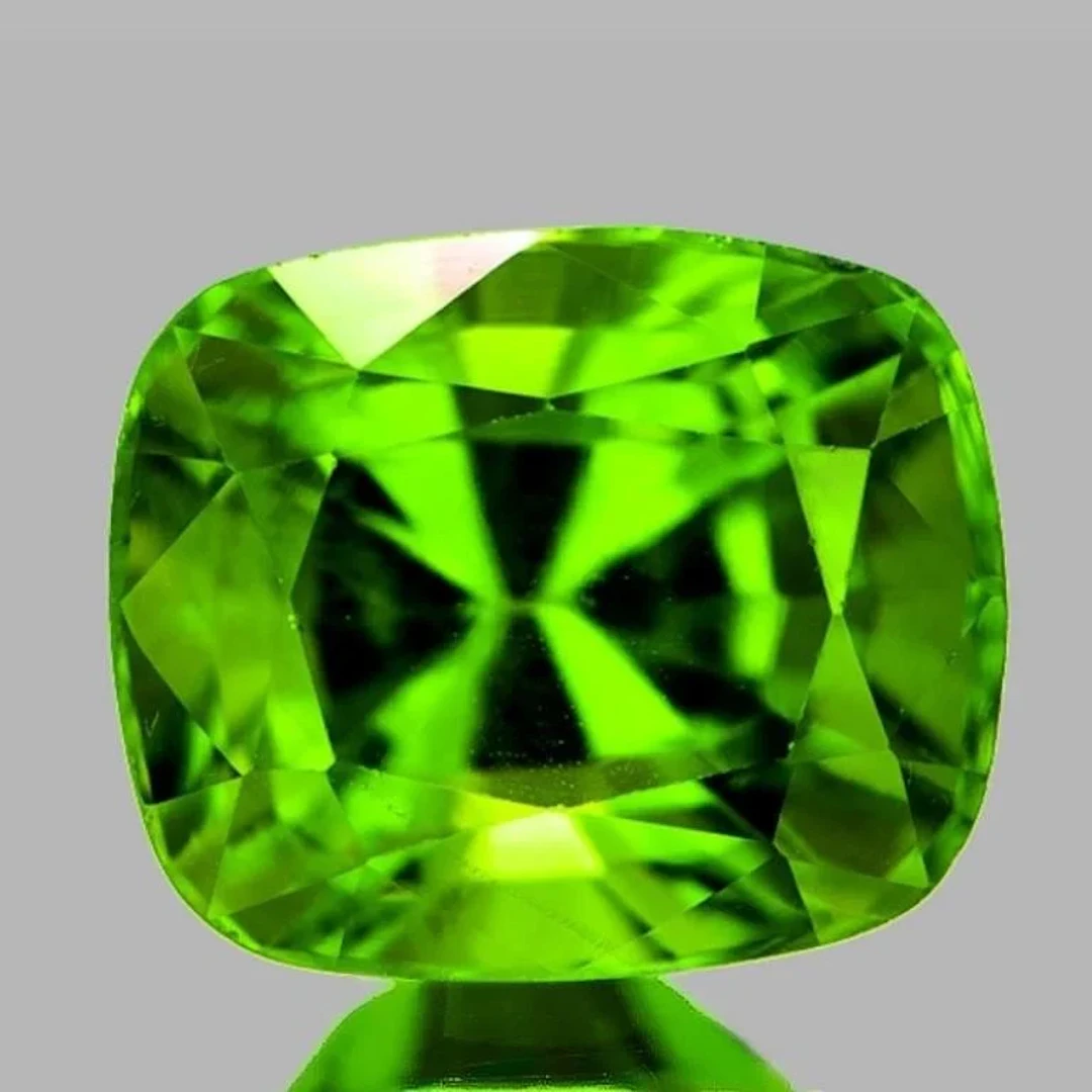Natural Cushion Green Peridot 3.45 Cts [VVS]