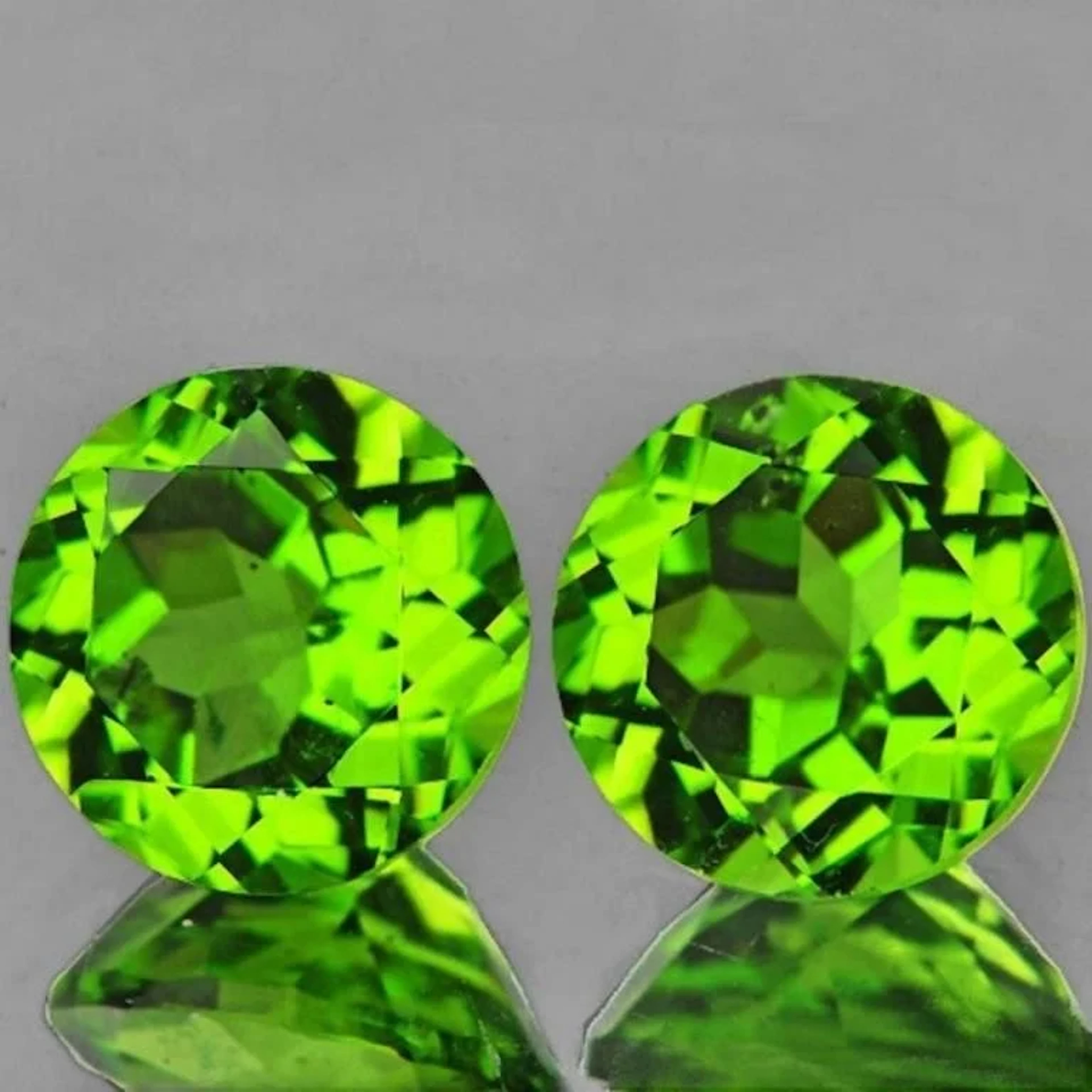 Natural Green Peridot Pair 7.00 MM - VVS