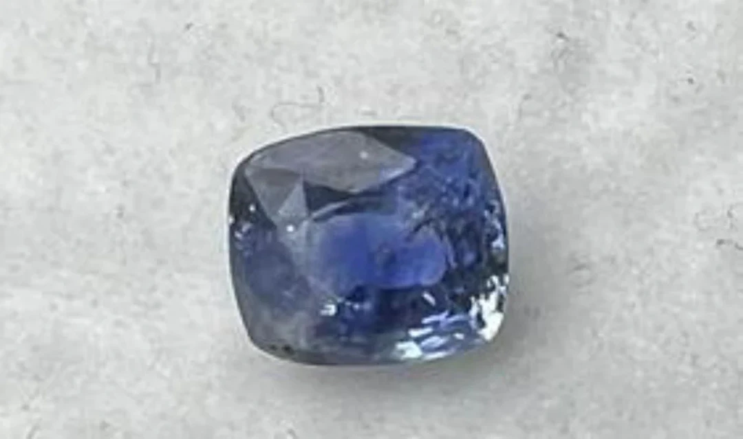 Natural Blue Ceylone Sapphire... 2.365 Cts