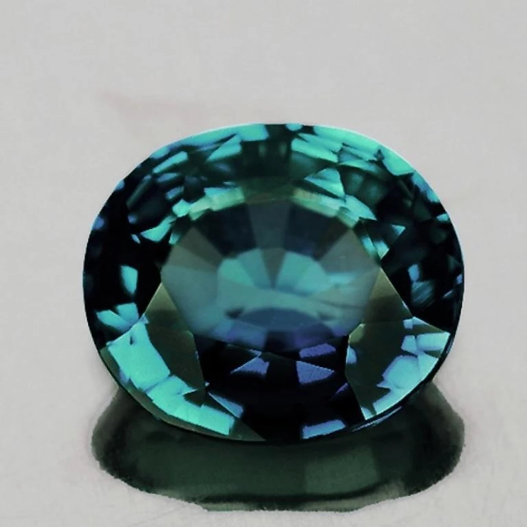 Natural Bluish Green Sapphire [Flawless-VVS]