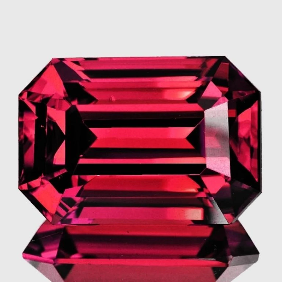Natural Pink Red Rhodolite Garnet{Flawless-VVS1}