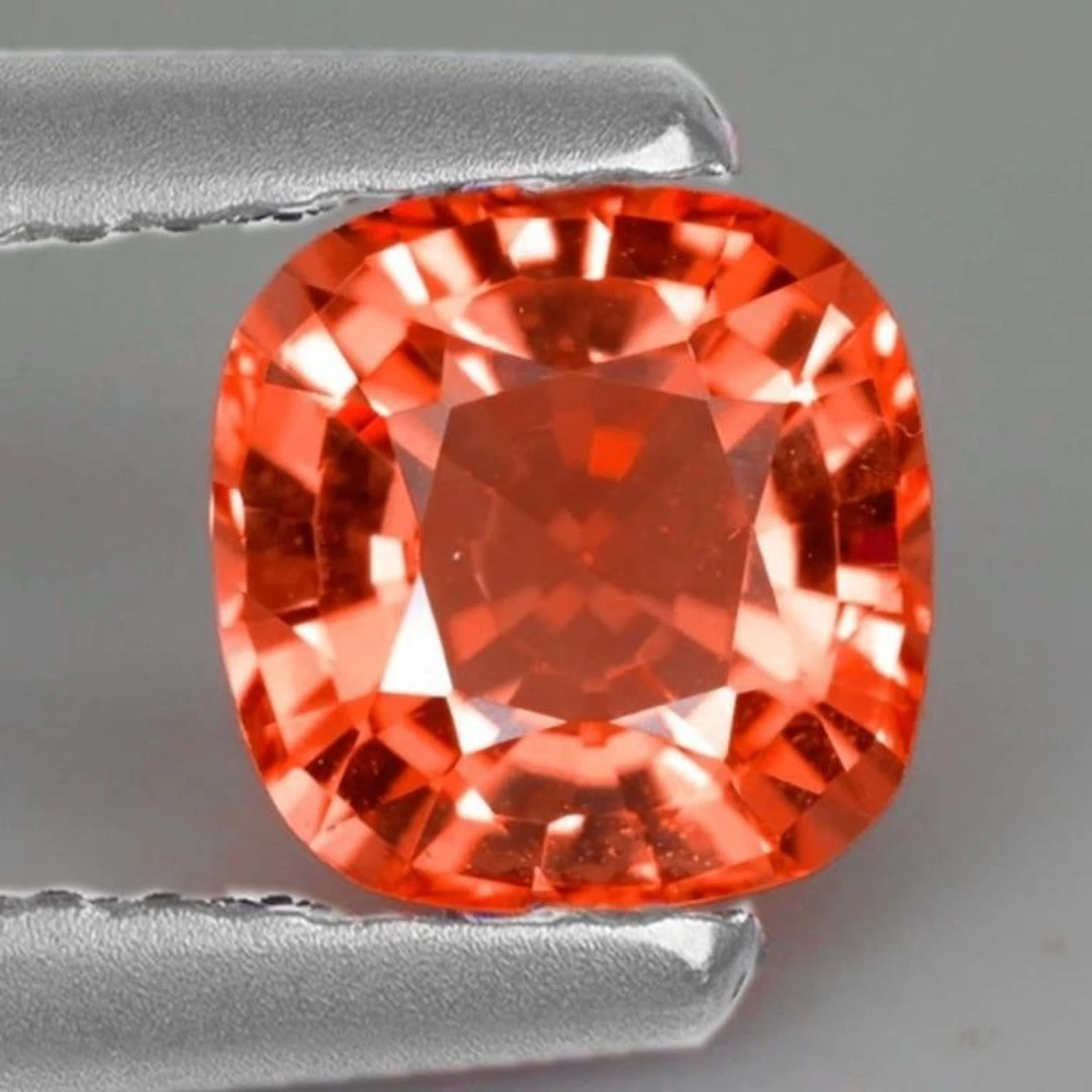Natural Padparadscha Sapphire [Flawless-VVS]