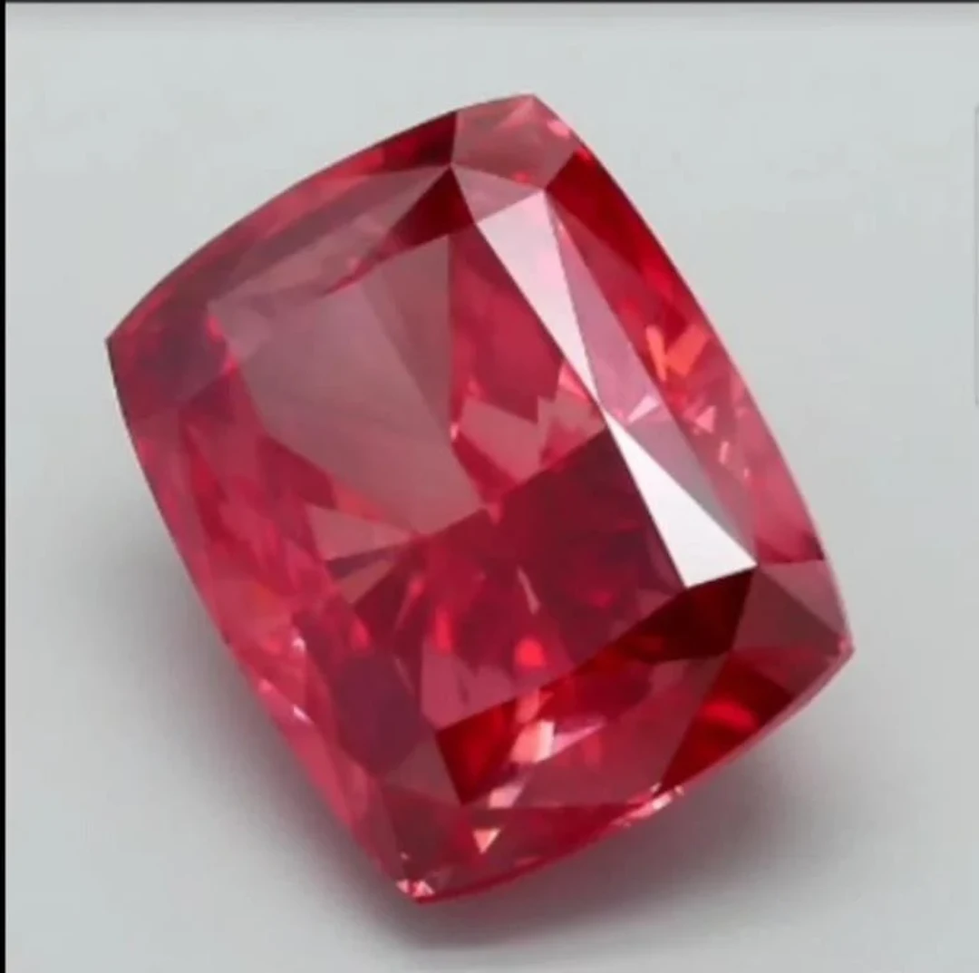 Fancy Vivid Pink Diamond 7.04 Cts - VS - Certified