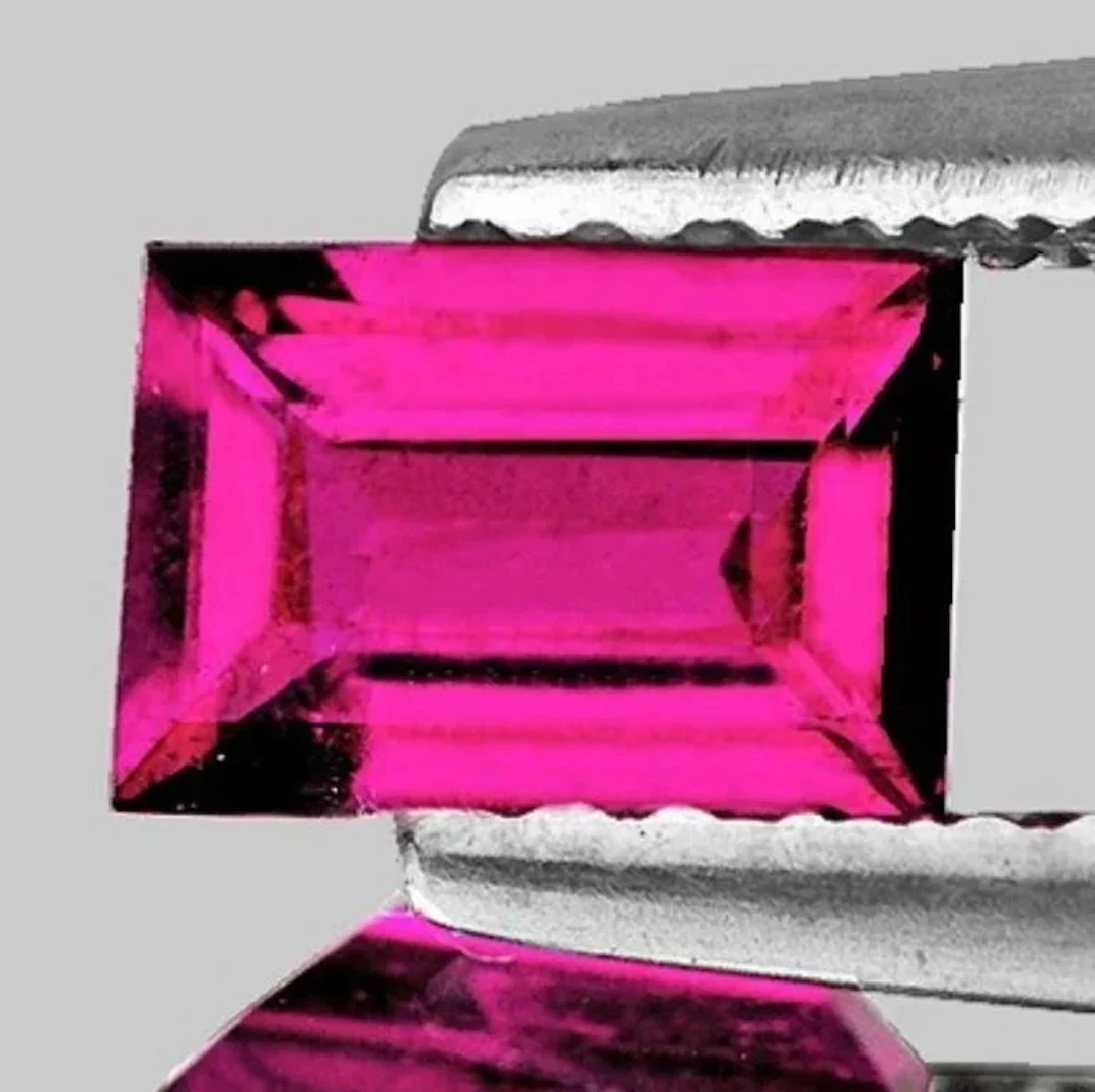 Natural Hot Pink Red Rubellite {Flawless-VVS1}
