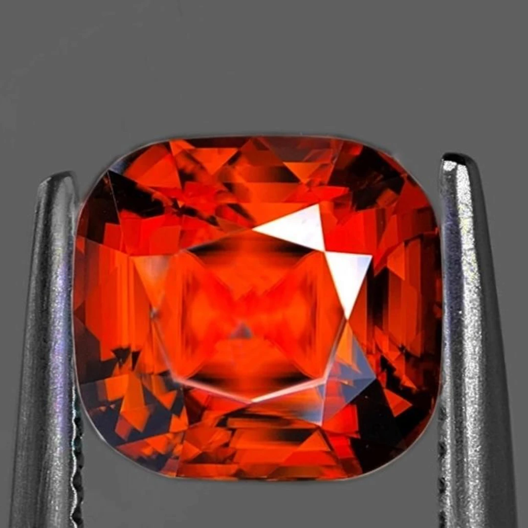 Natural Cambodian Orange Red Zircon [Flawless-VVS]