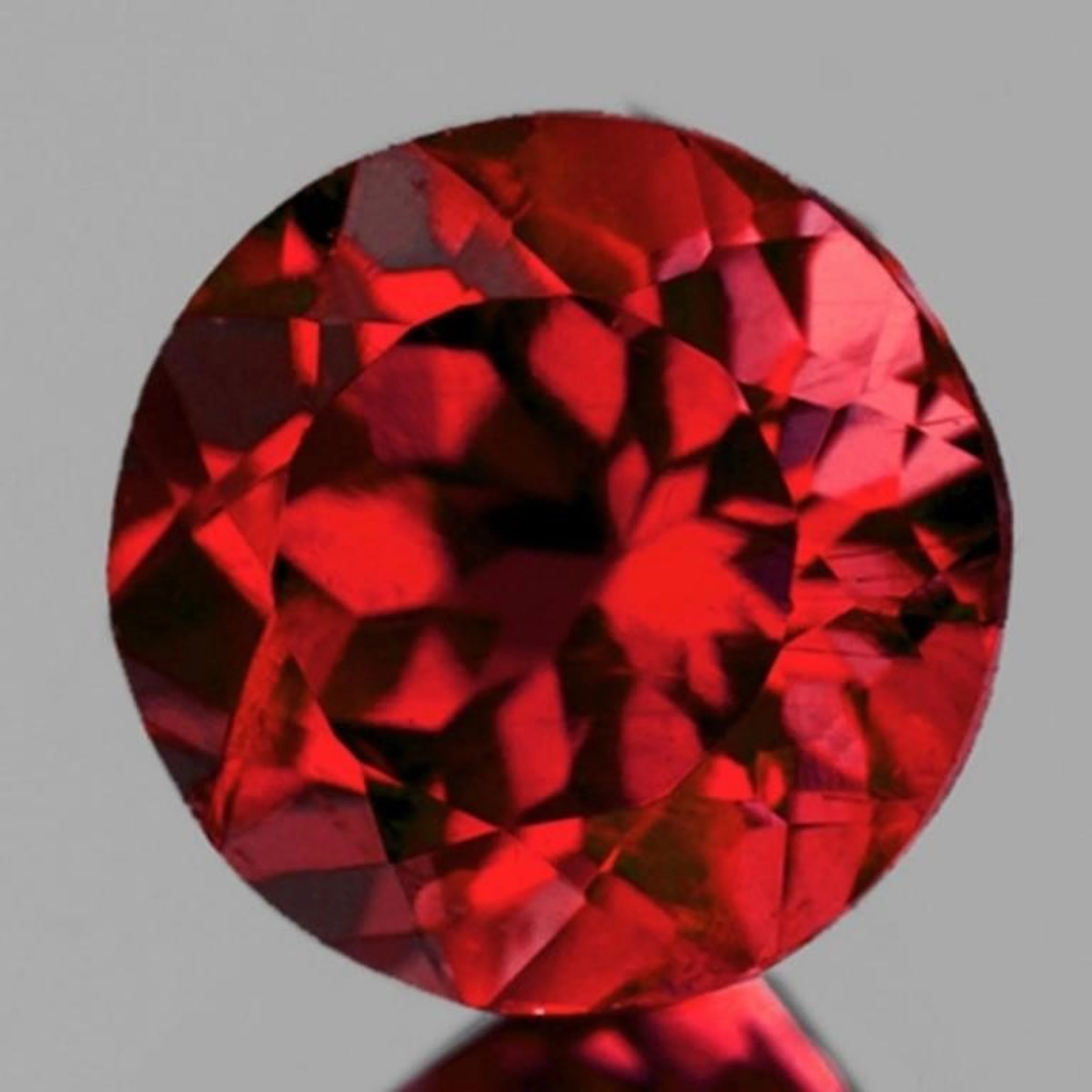Natural Intense Red Burma Spinel [Flawless-VVS]