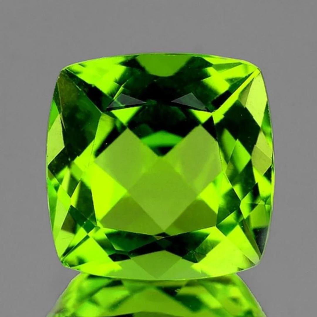Natural Cushion Green Peridot 6.71 Cts [VVS]