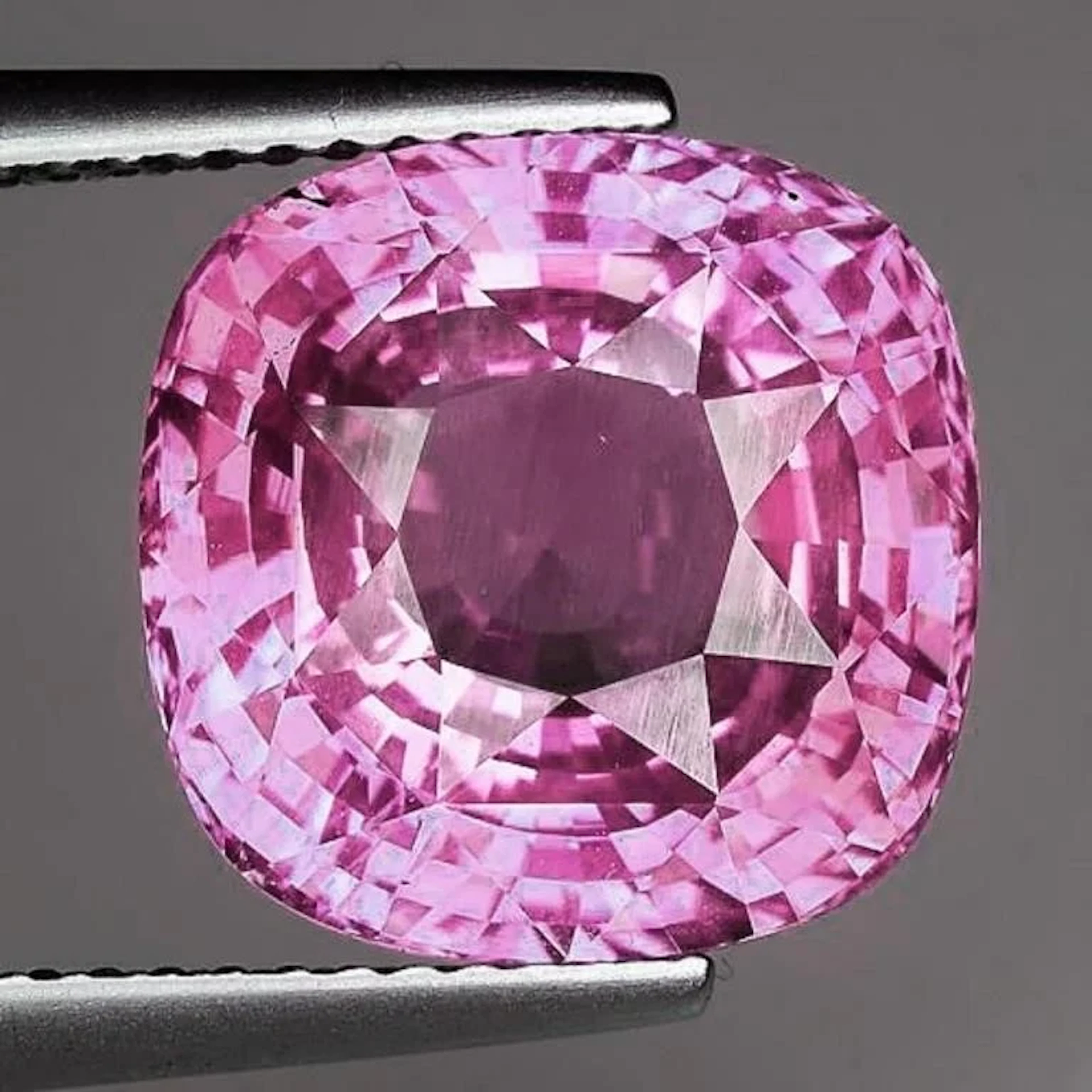 Natural Cushion Pink Sapphire [Flawless-VVS]