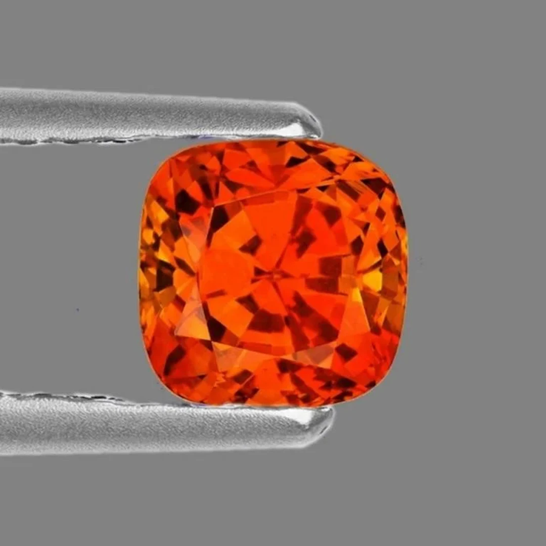 Natural Cushion Orange Sapphire [Flawless-VVS]