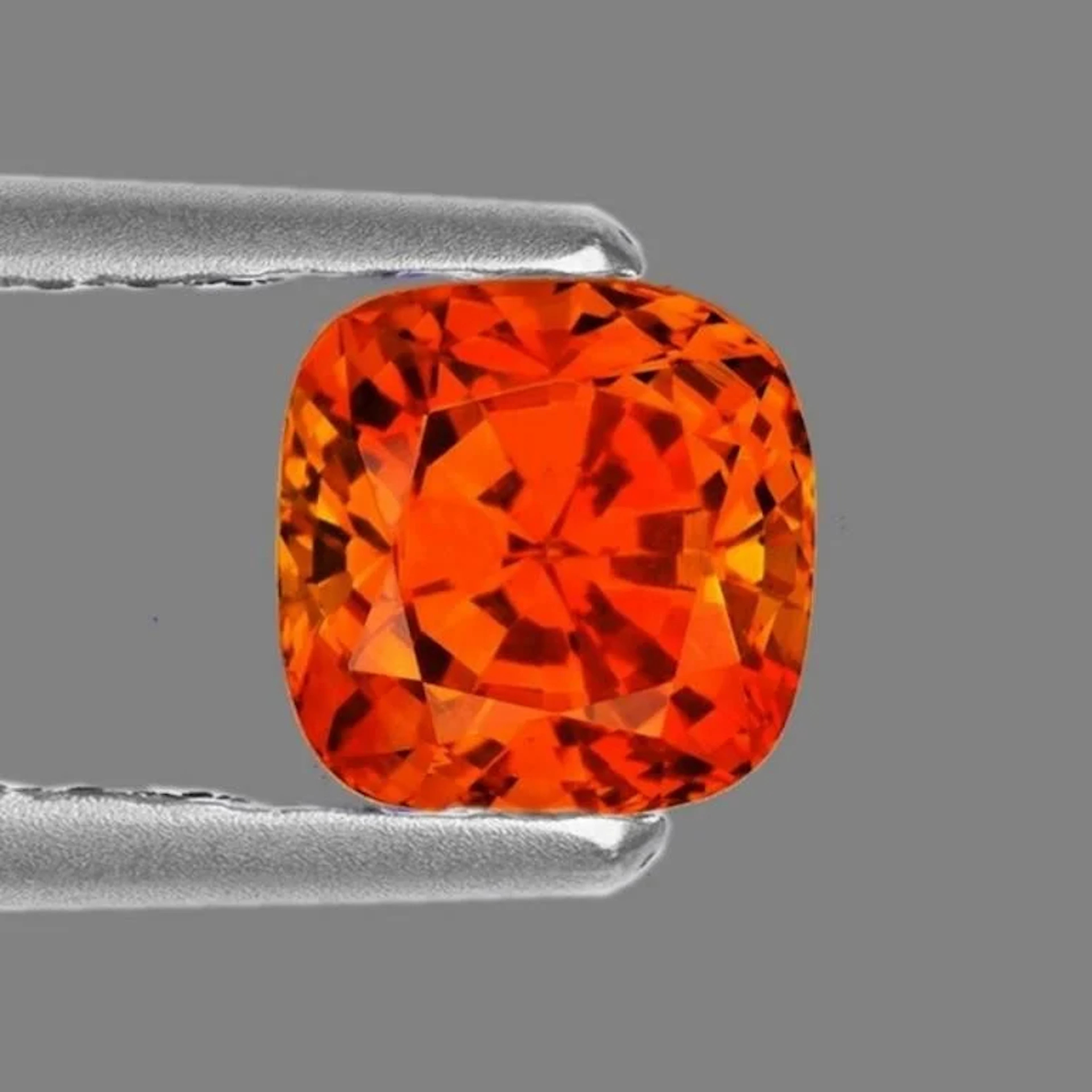 Natural Cushion Orange Sapphire [Flawless-VVS]
