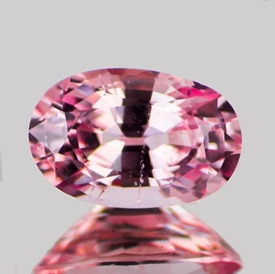 Natural Padparadscha Sapphire [VVS]