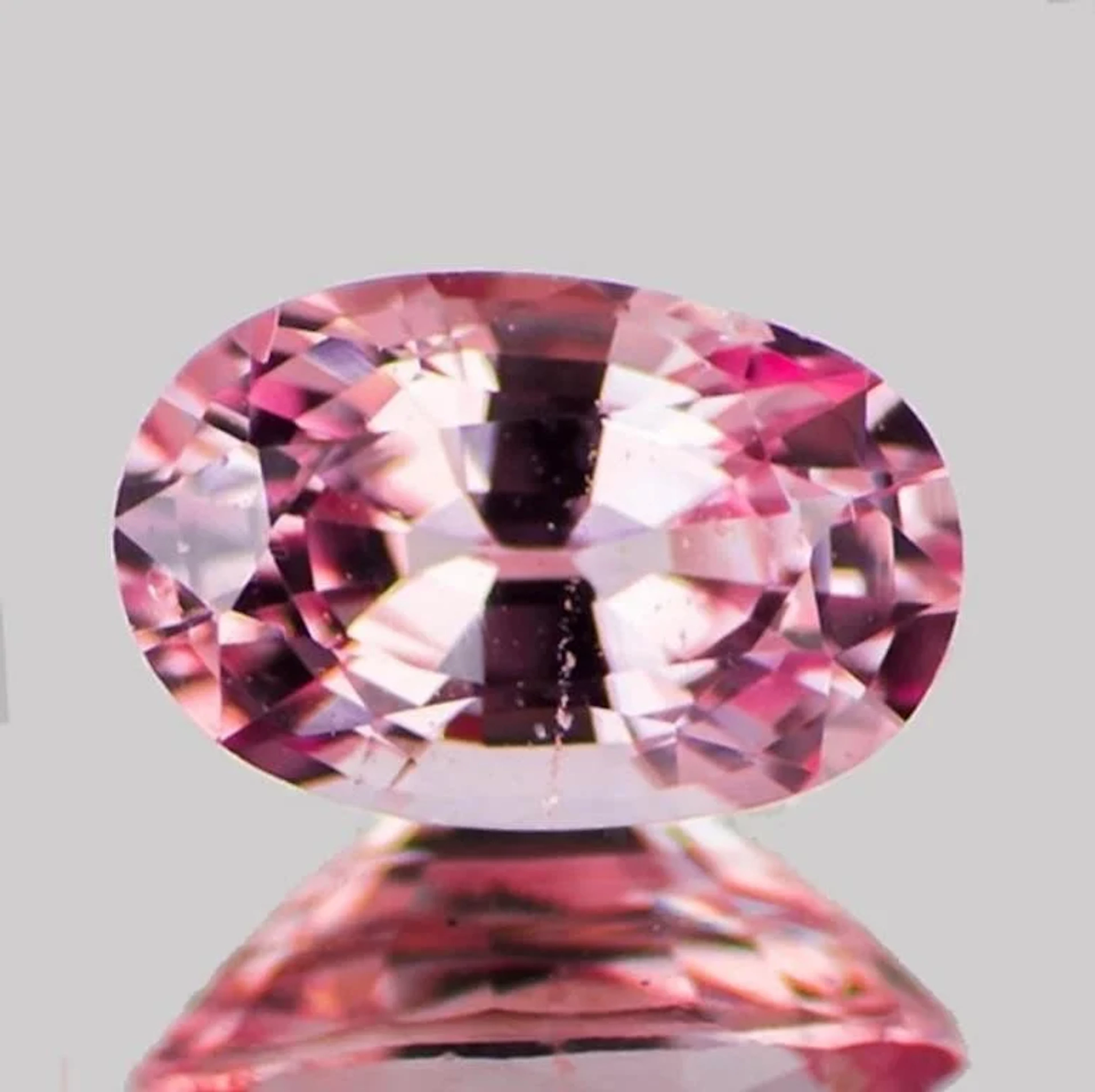 Natural Padparadscha Sapphire [VVS]