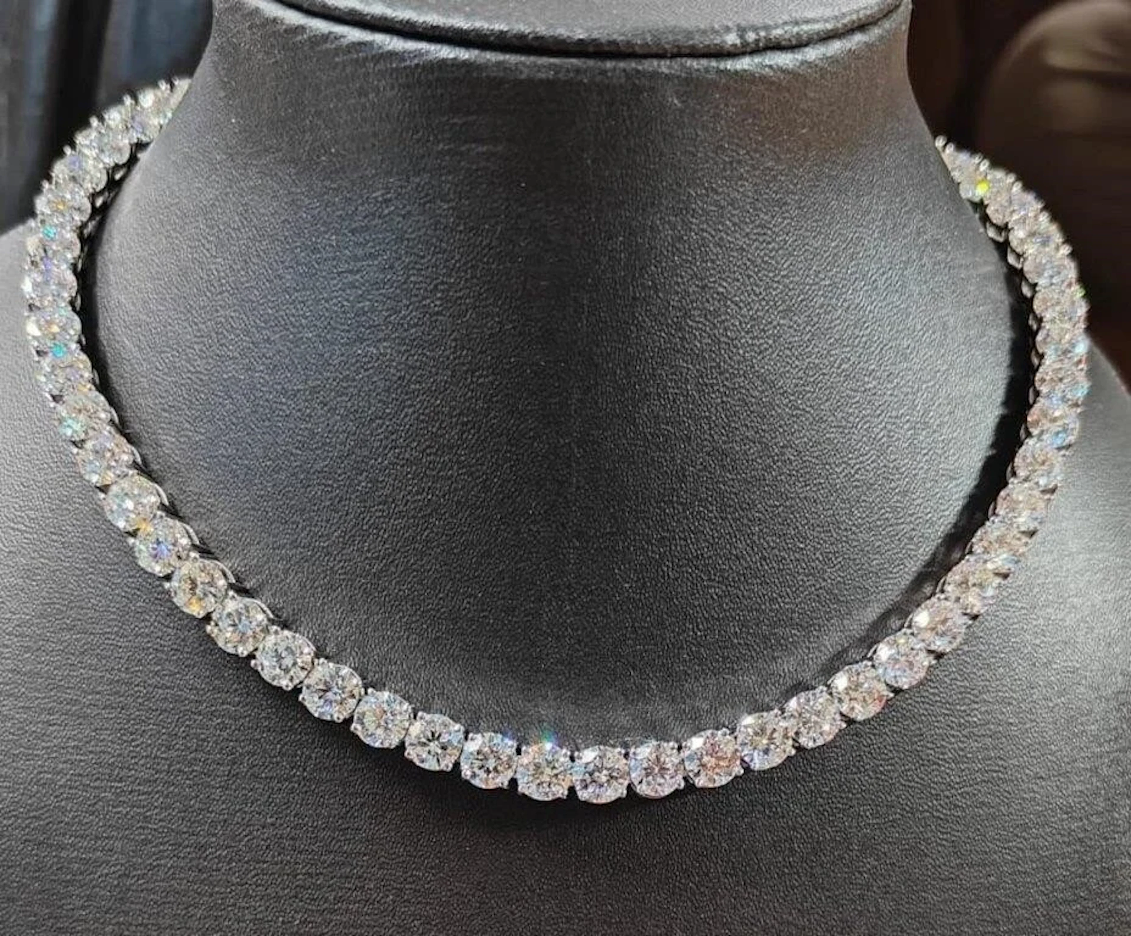 Gold & White Diamonds 60 Cts Necklace