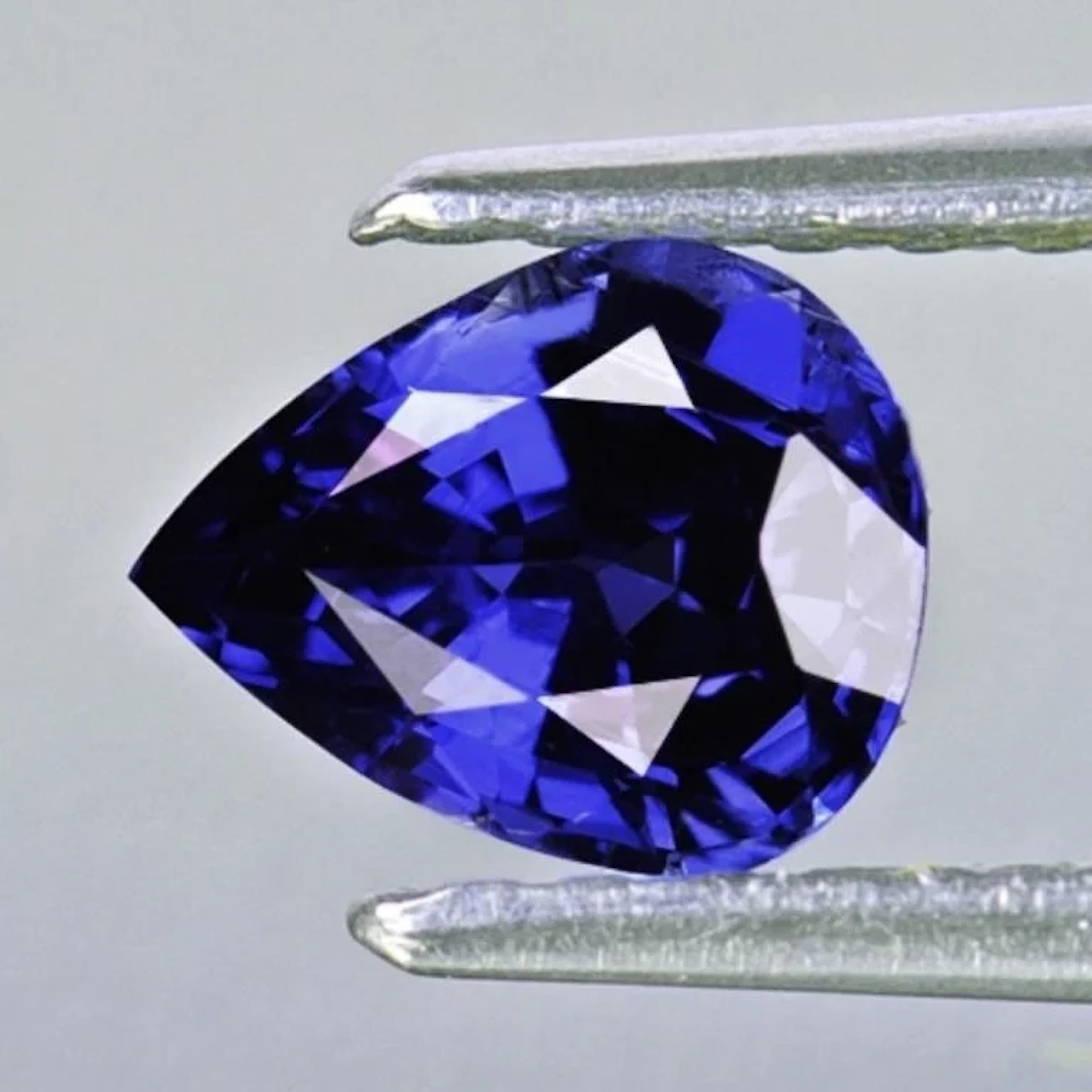 Natural Violet Blue Sapphire {Flawless-VVS}