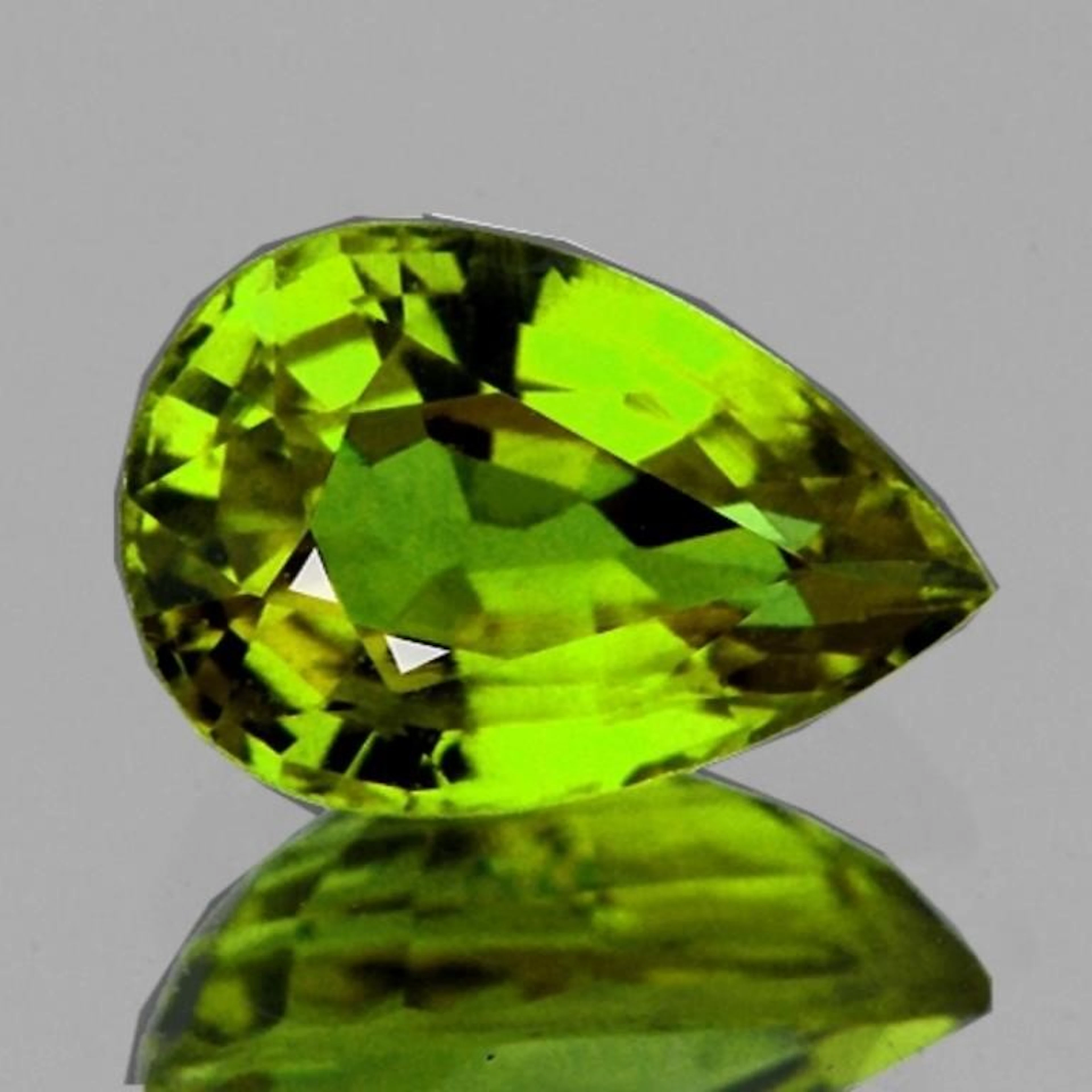 Natural Apple Green Tourmaline {Flawless-VVS}