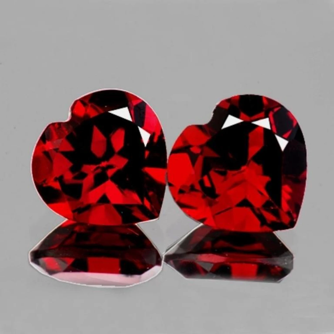 Natural Red Garnet Heart Pair {Flawless-VVS1)