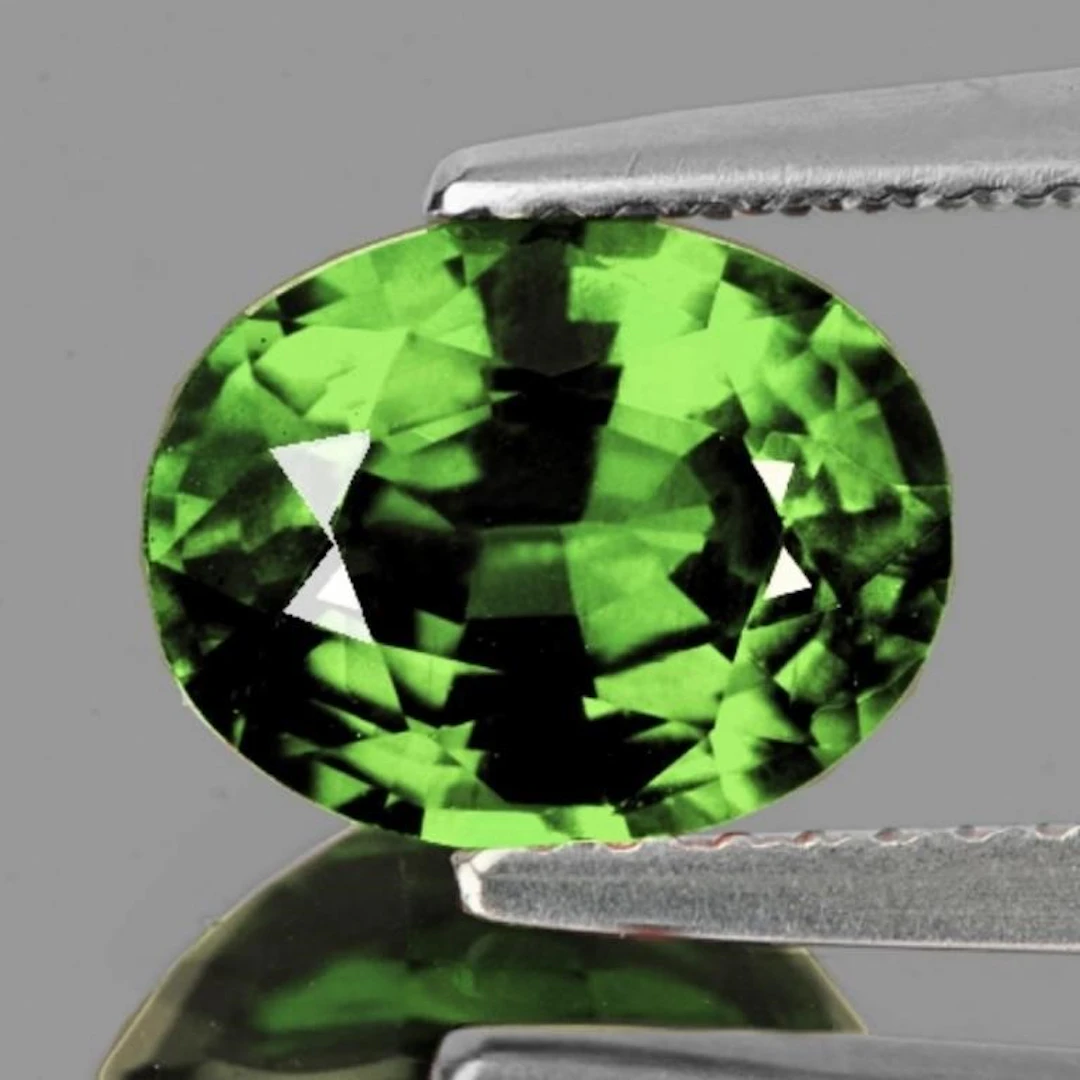 Natural Green Sapphire 1.17 Cts {Flawless-VVS}