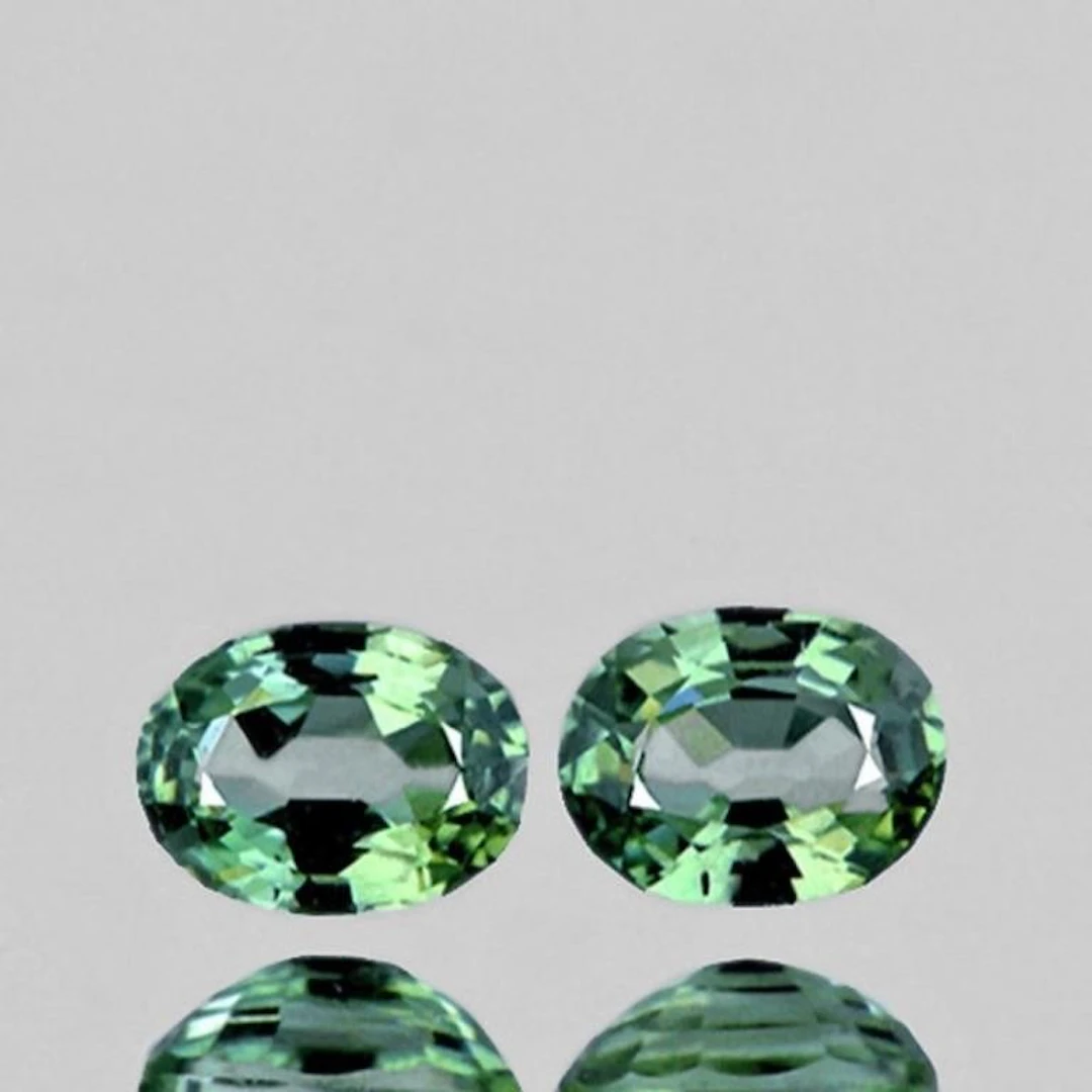 Natural Oval Green Sapphire Pair [Flawless-VVS]