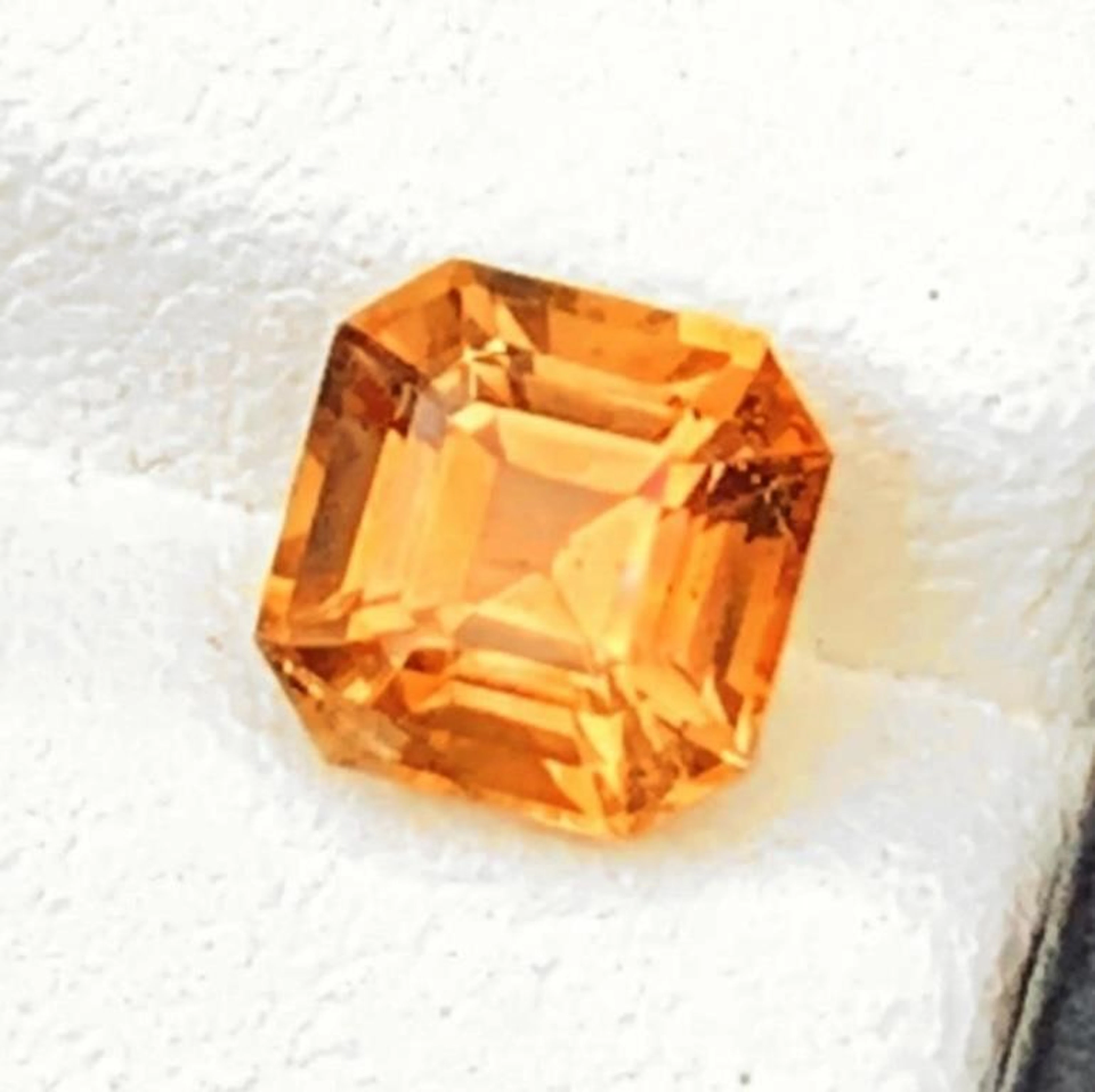 Natural Intense Yellow Sapphire [Flawless-VVS]