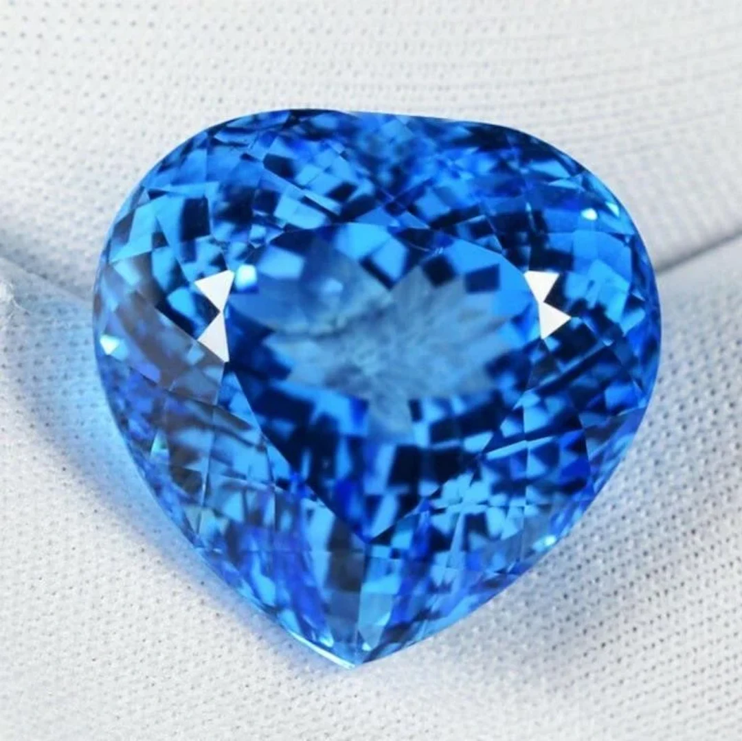 Natural Swiss Blue Topaz [Flawless-VVS]