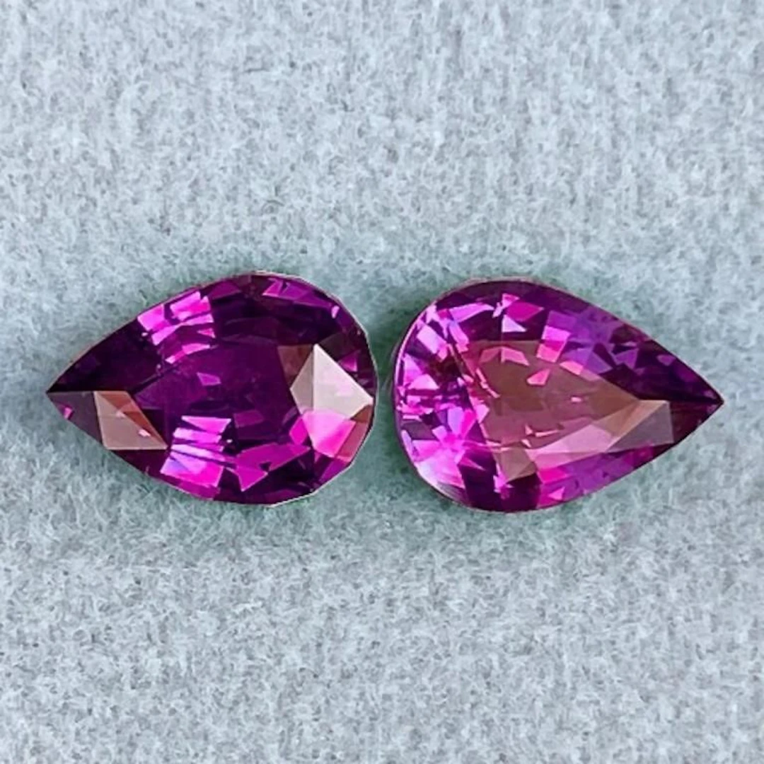 Natural Purple Red Sapphire Pair{Flawless-VVS}
