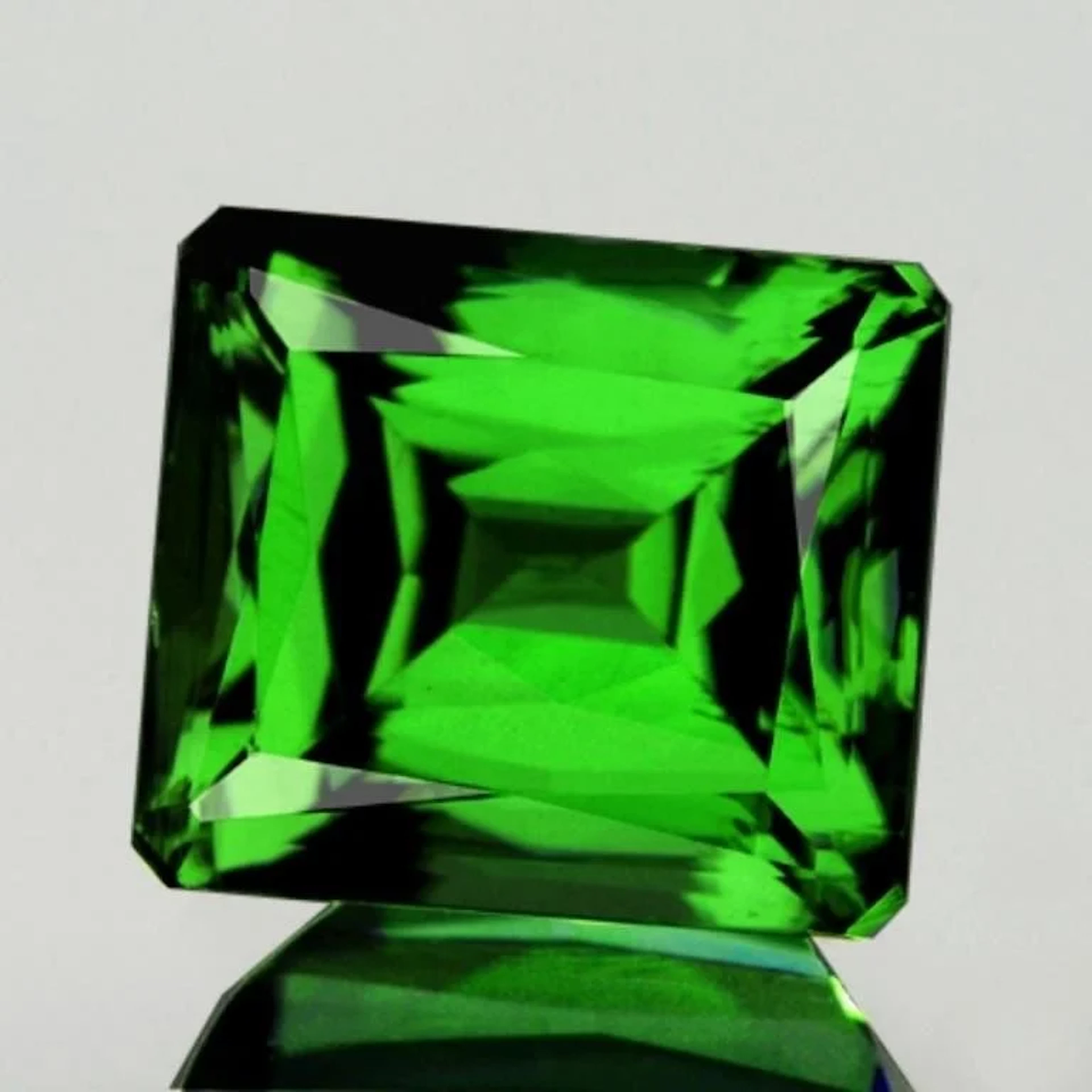 Natural Chrome Green Apatite {Flawless-VVS}