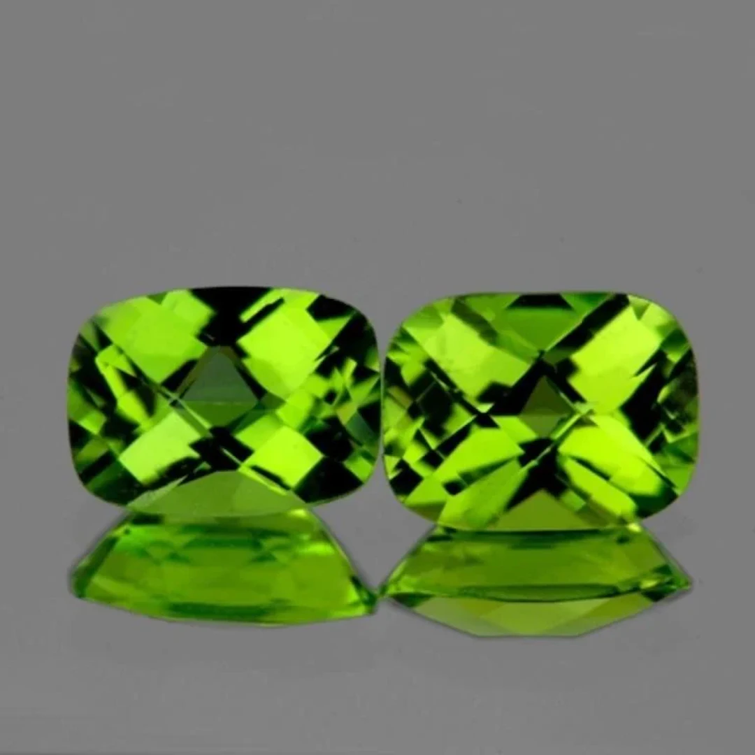 Natural Green Peridot Natural Pair {Flawless-VVS}