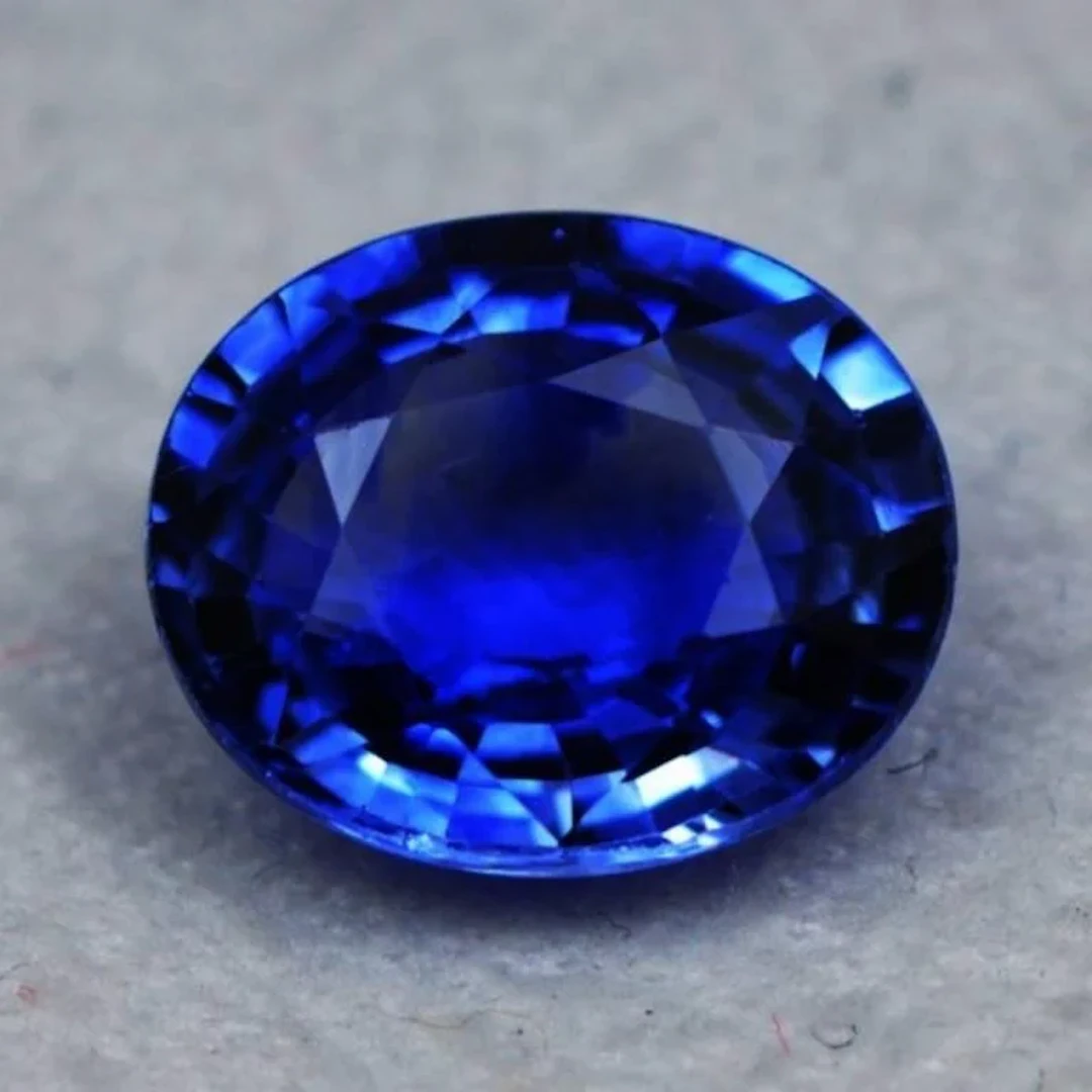 Natural Oval Royal Blue Sapphire [VVS]