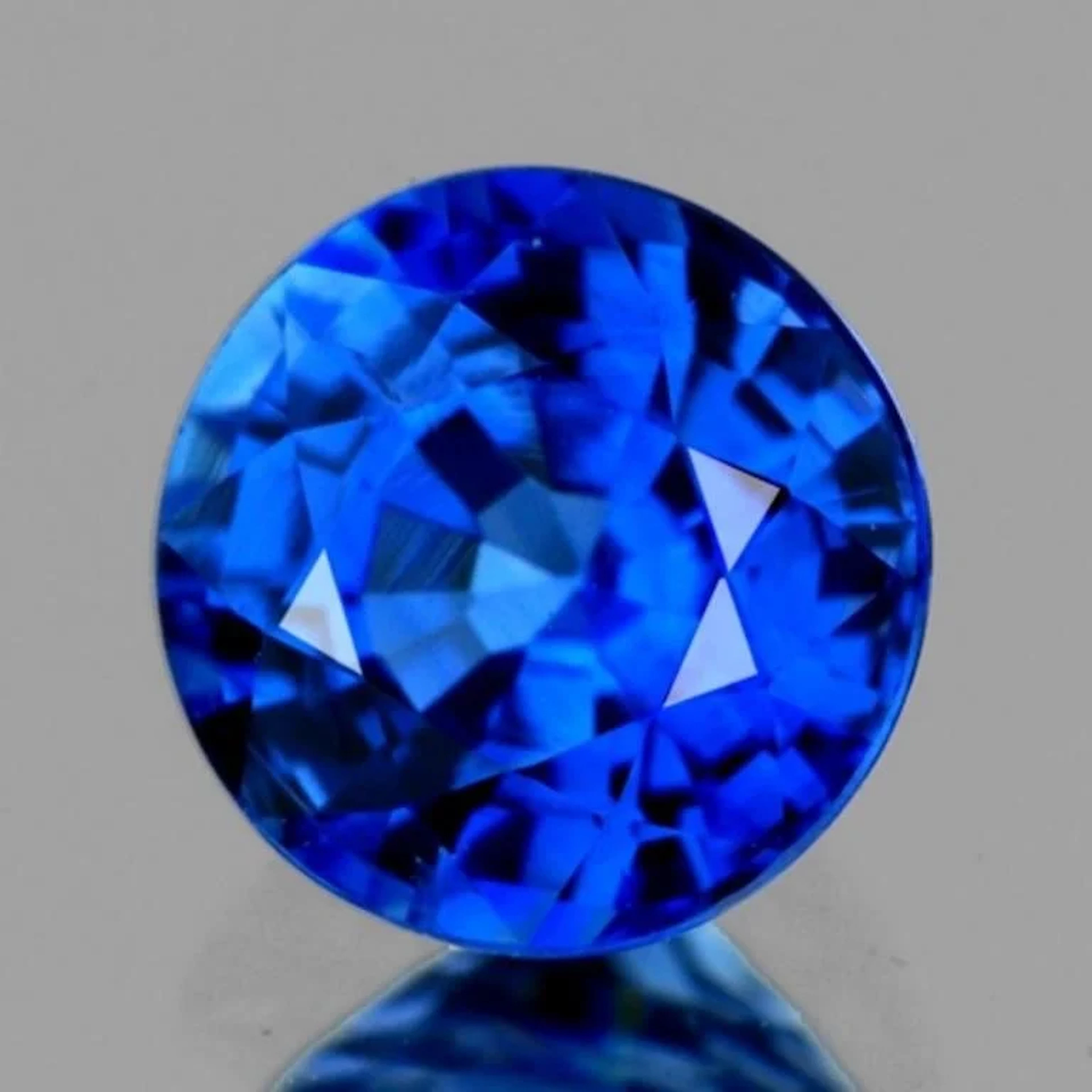 Natural Royal Blue Sapphire {Flawless-VVS}