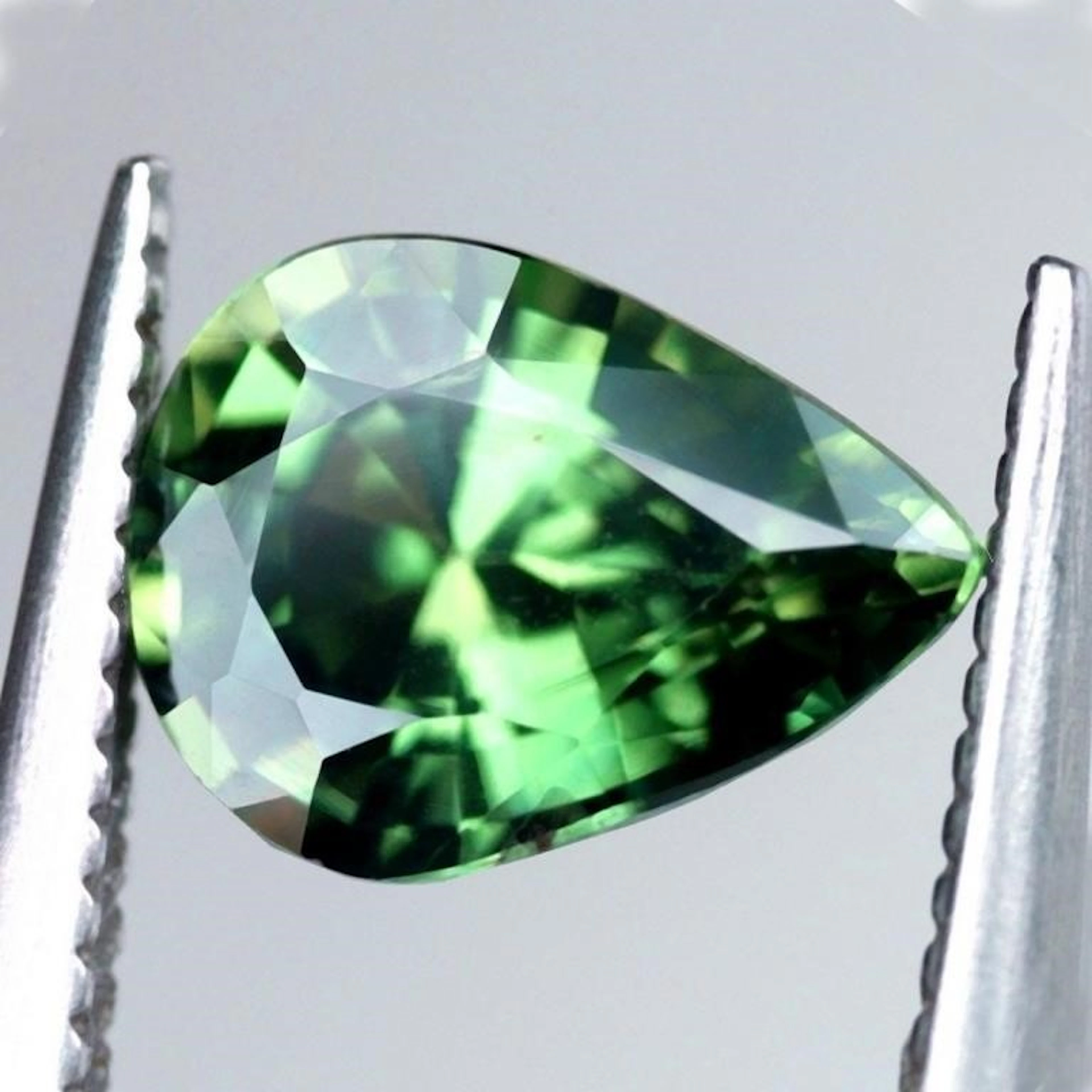 Natural Forest Green Sapphire 1.00 Cts {Flawless-V