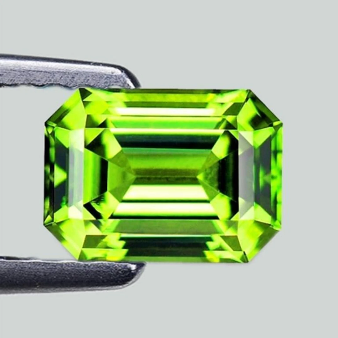 Natural Octagon Green Tourmaline [VVS]