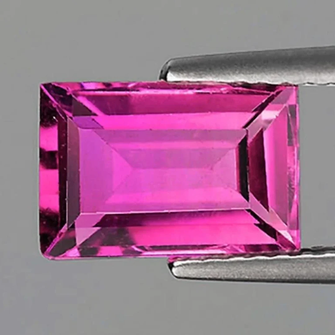 Natural Intense Pink Tourmaline {Flawless-VVS1}